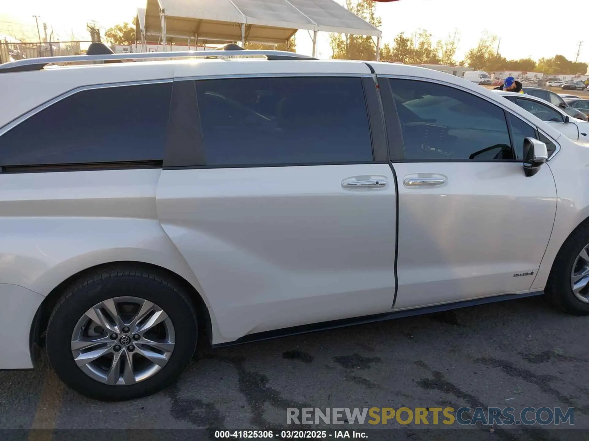 13 Photograph of a damaged car 5TDZRKEC1MS025276 TOYOTA SIENNA 2021