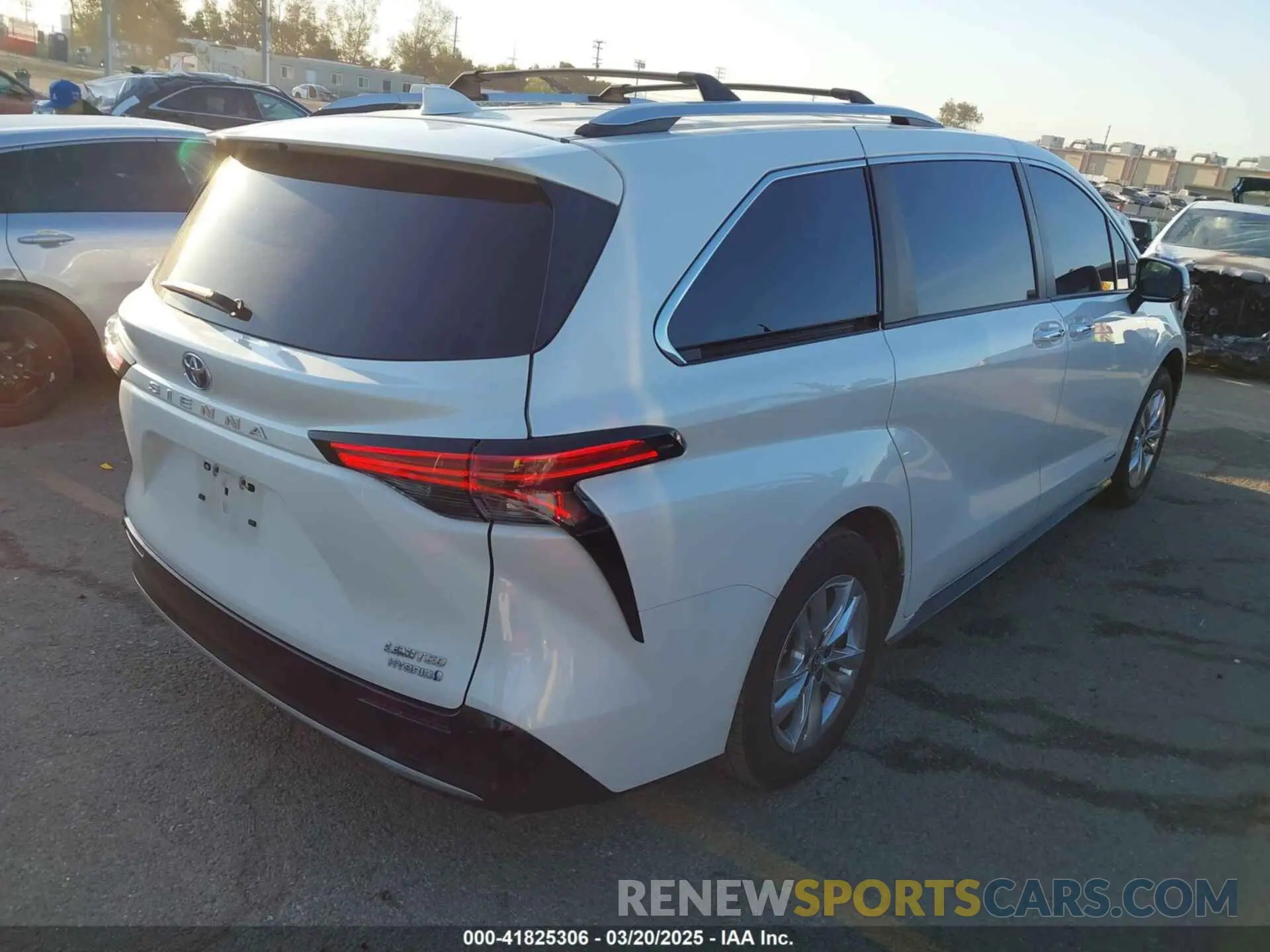 4 Photograph of a damaged car 5TDZRKEC1MS025276 TOYOTA SIENNA 2021