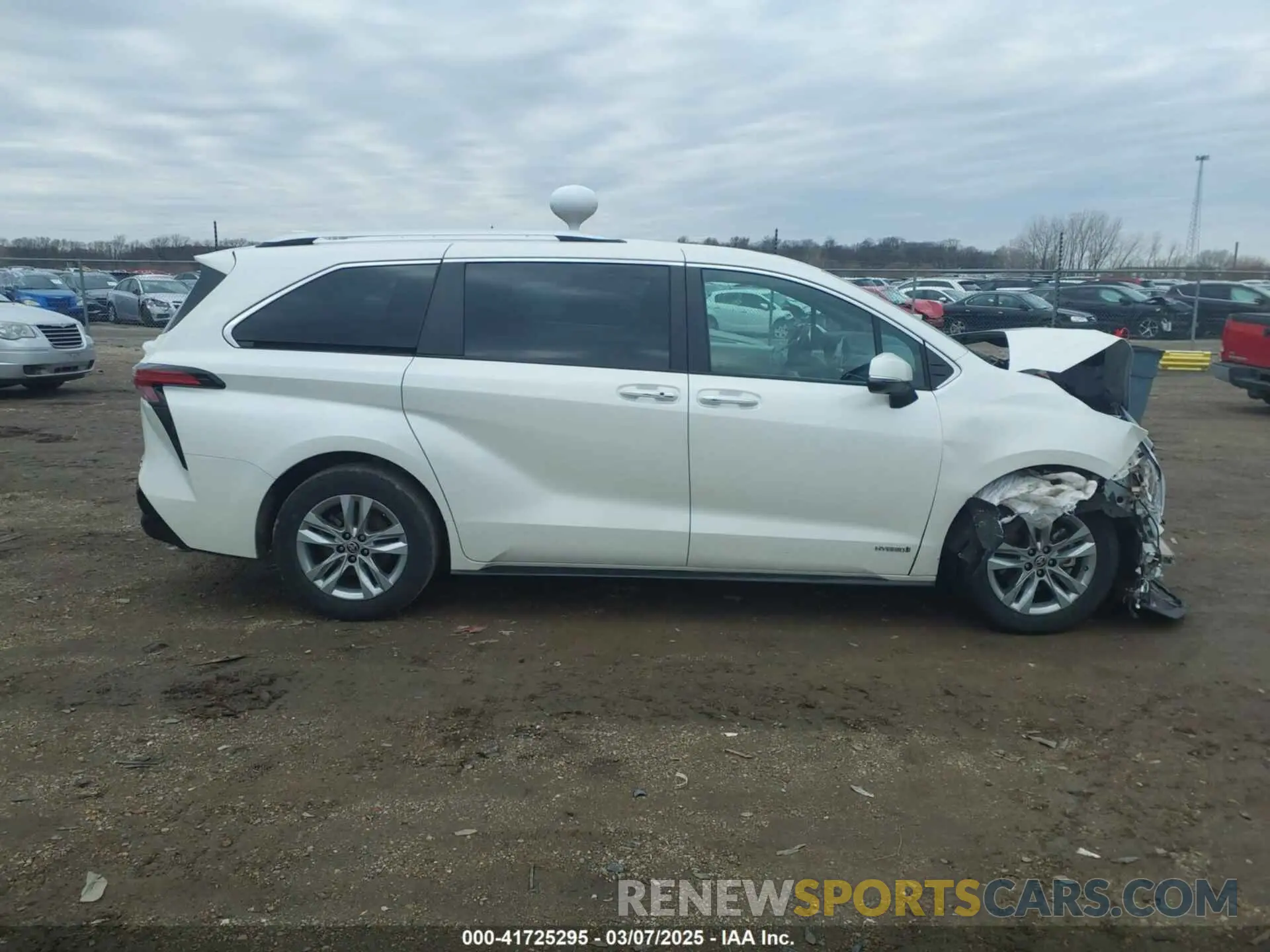 14 Photograph of a damaged car 5TDZRKEC4MS009752 TOYOTA SIENNA 2021