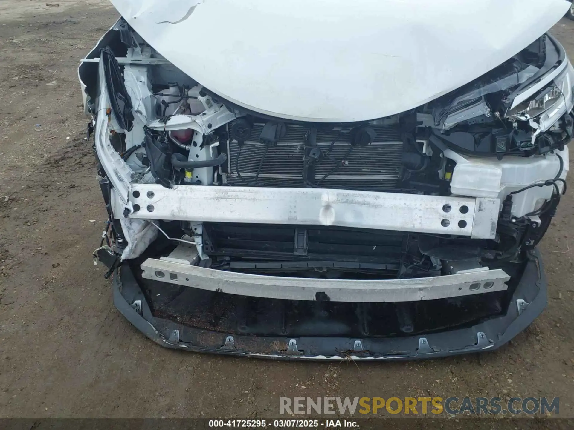 18 Photograph of a damaged car 5TDZRKEC4MS009752 TOYOTA SIENNA 2021