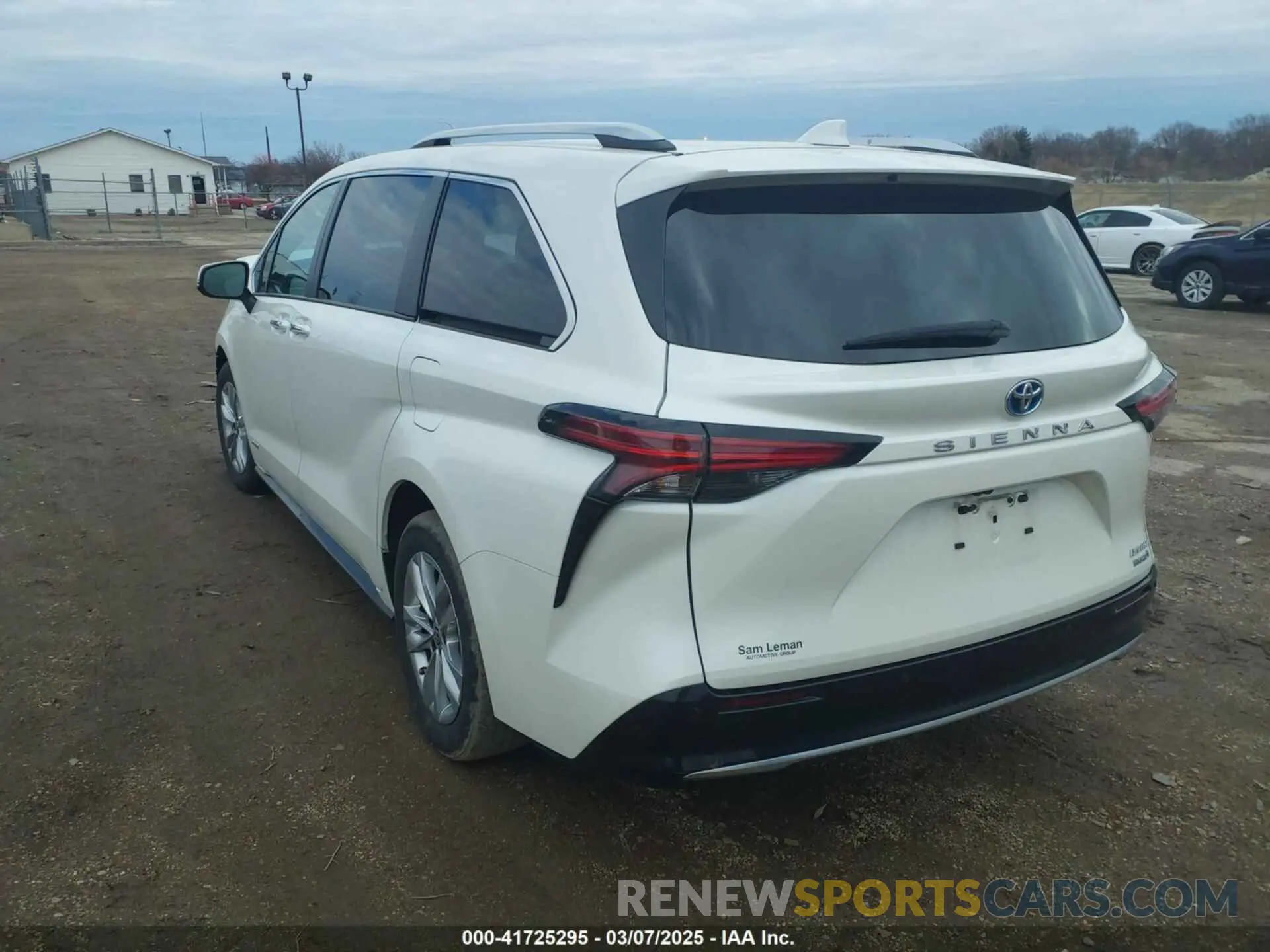 3 Photograph of a damaged car 5TDZRKEC4MS009752 TOYOTA SIENNA 2021