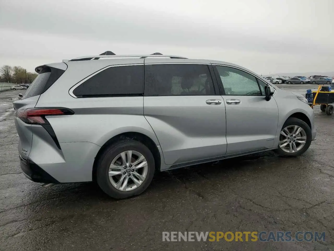 3 Photograph of a damaged car 5TDZRKEC5MS003670 TOYOTA SIENNA 2021