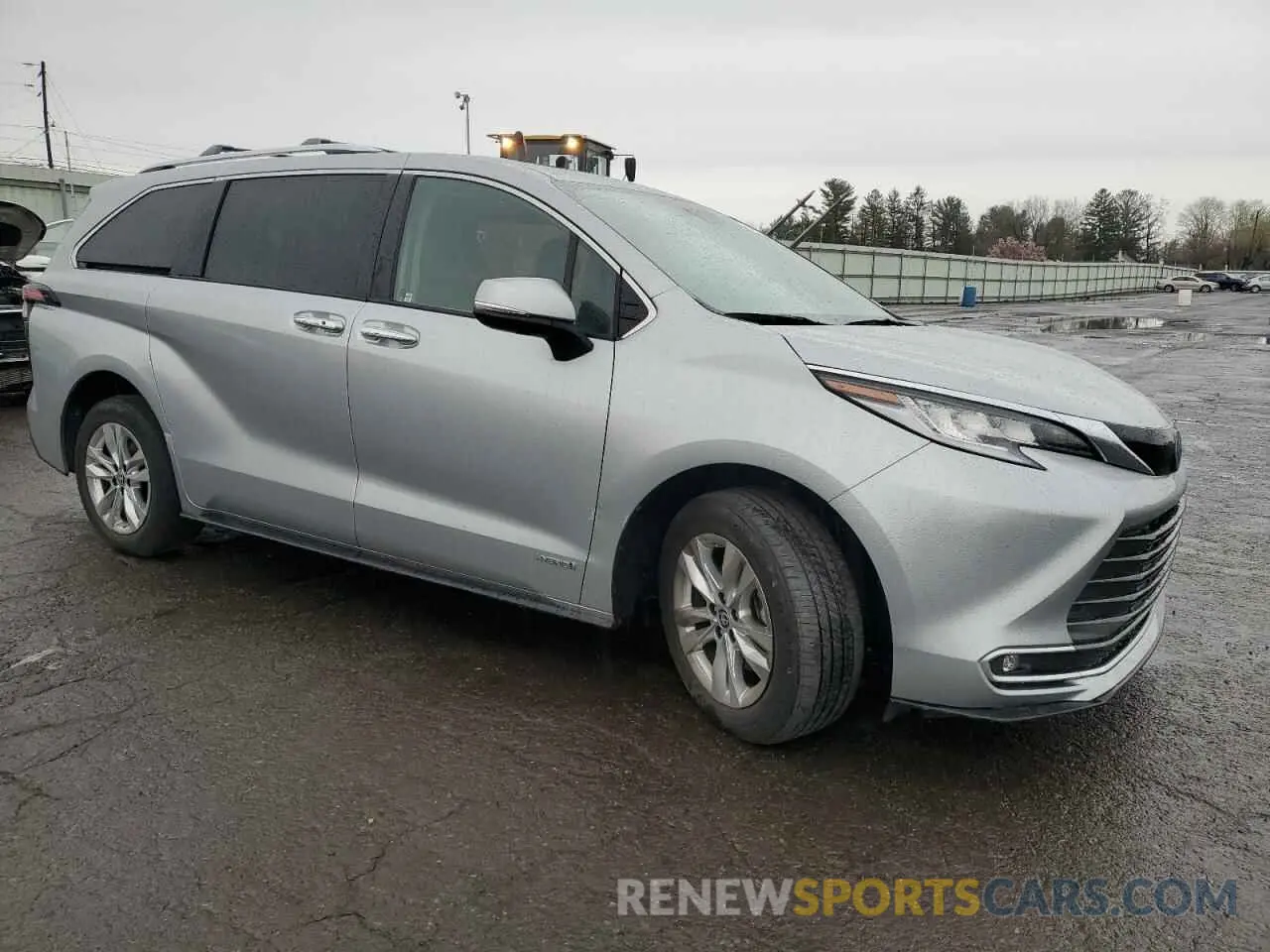 4 Photograph of a damaged car 5TDZRKEC5MS003670 TOYOTA SIENNA 2021