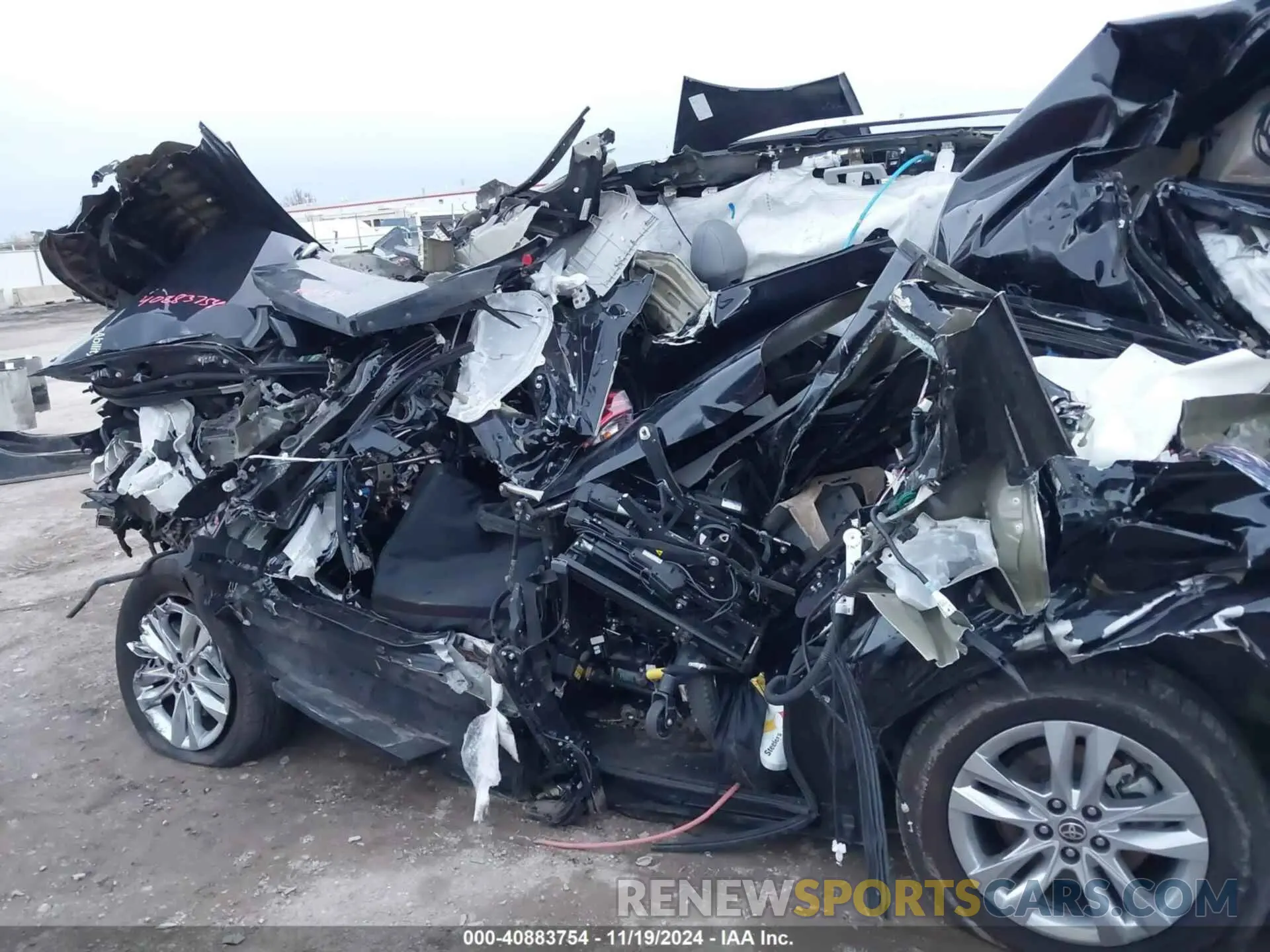 12 Photograph of a damaged car 5TDZRKEC6MS042879 TOYOTA SIENNA 2021