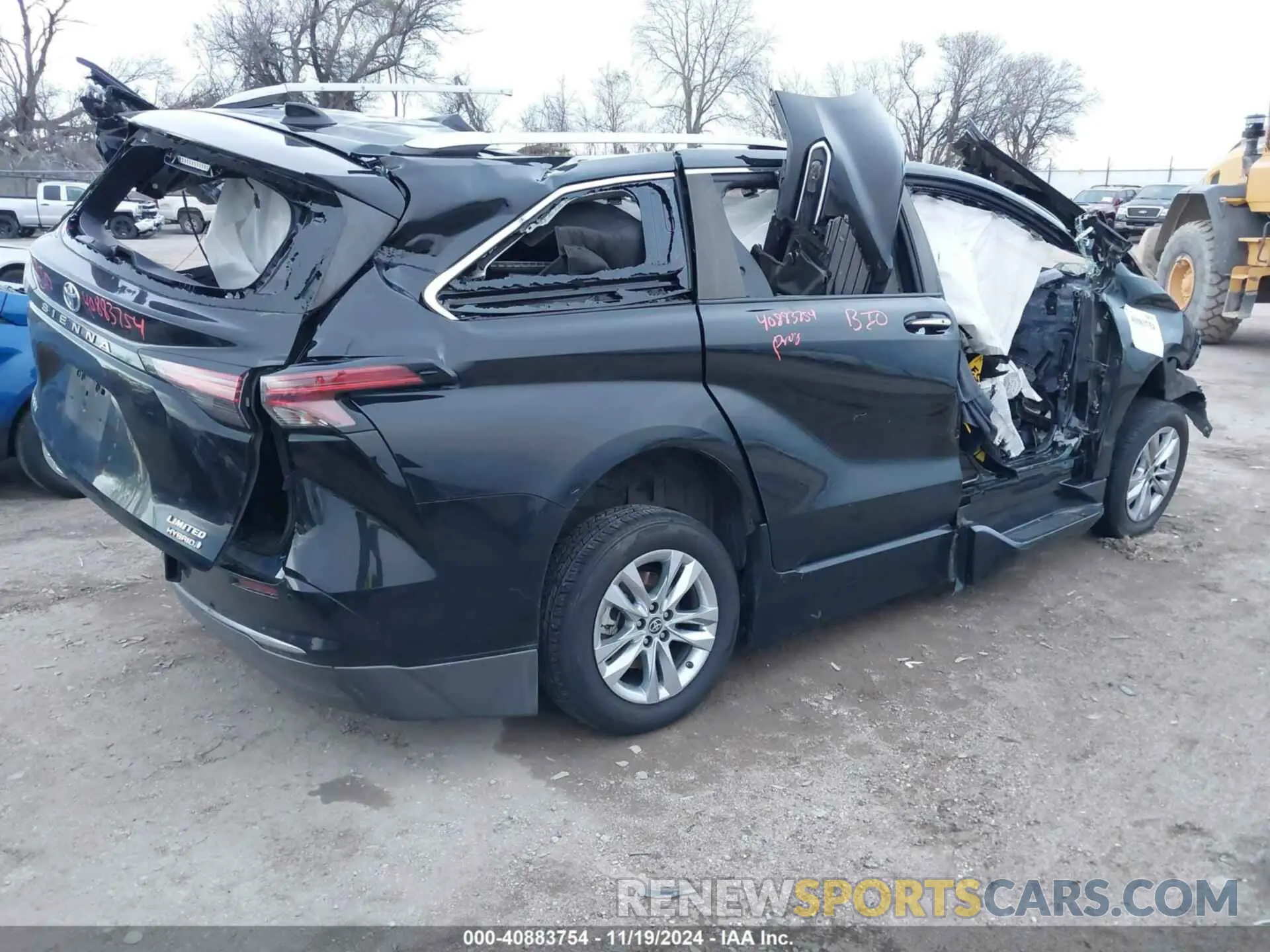 4 Photograph of a damaged car 5TDZRKEC6MS042879 TOYOTA SIENNA 2021