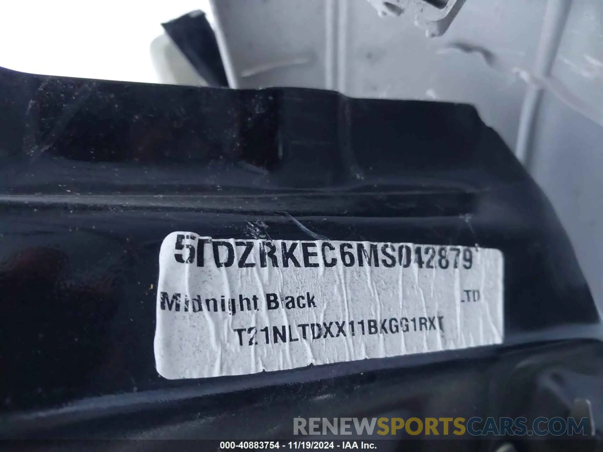 9 Photograph of a damaged car 5TDZRKEC6MS042879 TOYOTA SIENNA 2021