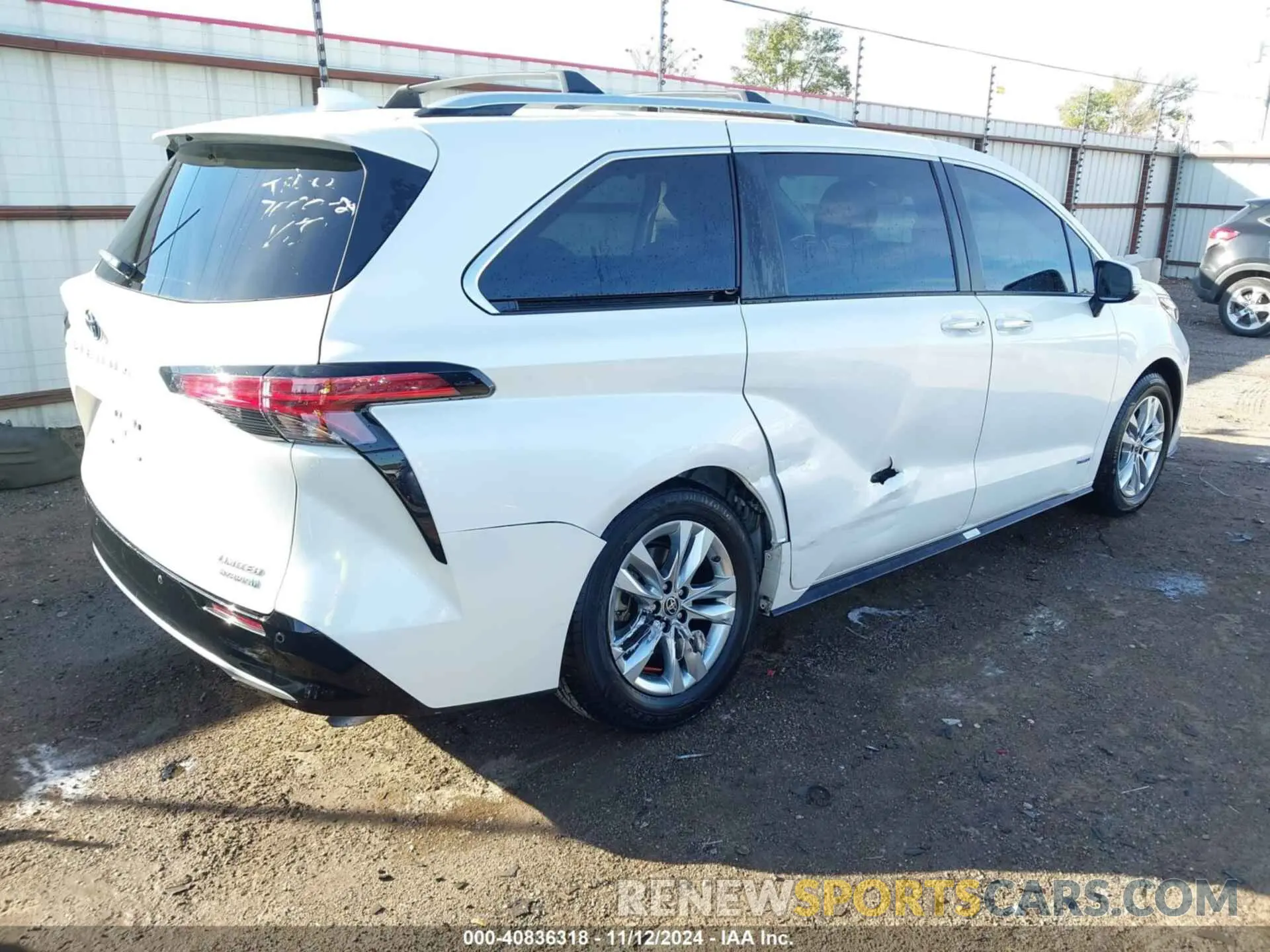 4 Photograph of a damaged car 5TDZRKEC7MS038159 TOYOTA SIENNA 2021