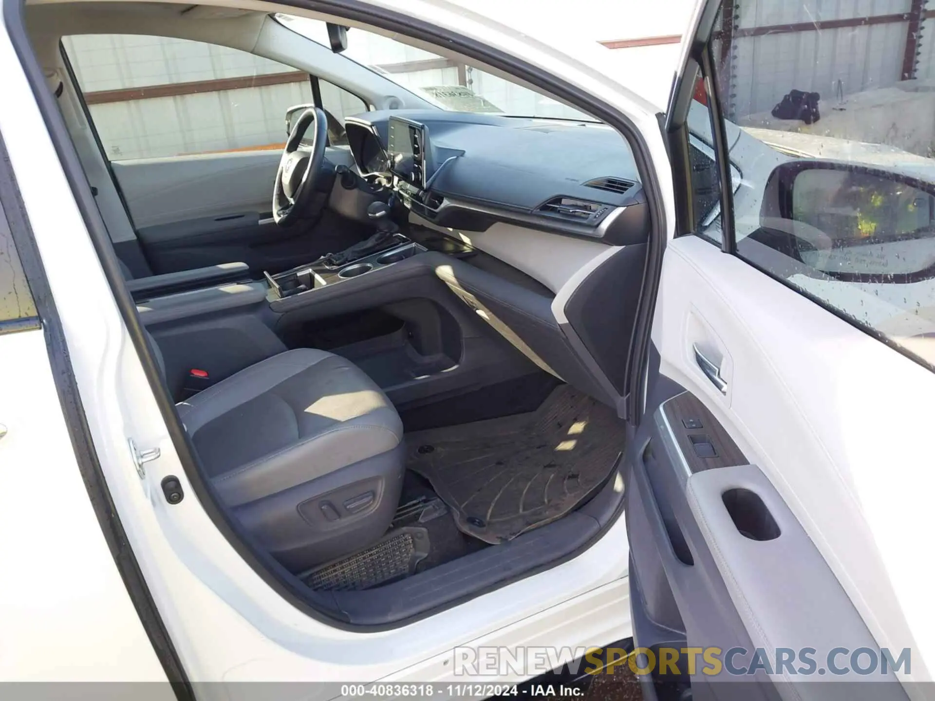 5 Photograph of a damaged car 5TDZRKEC7MS038159 TOYOTA SIENNA 2021