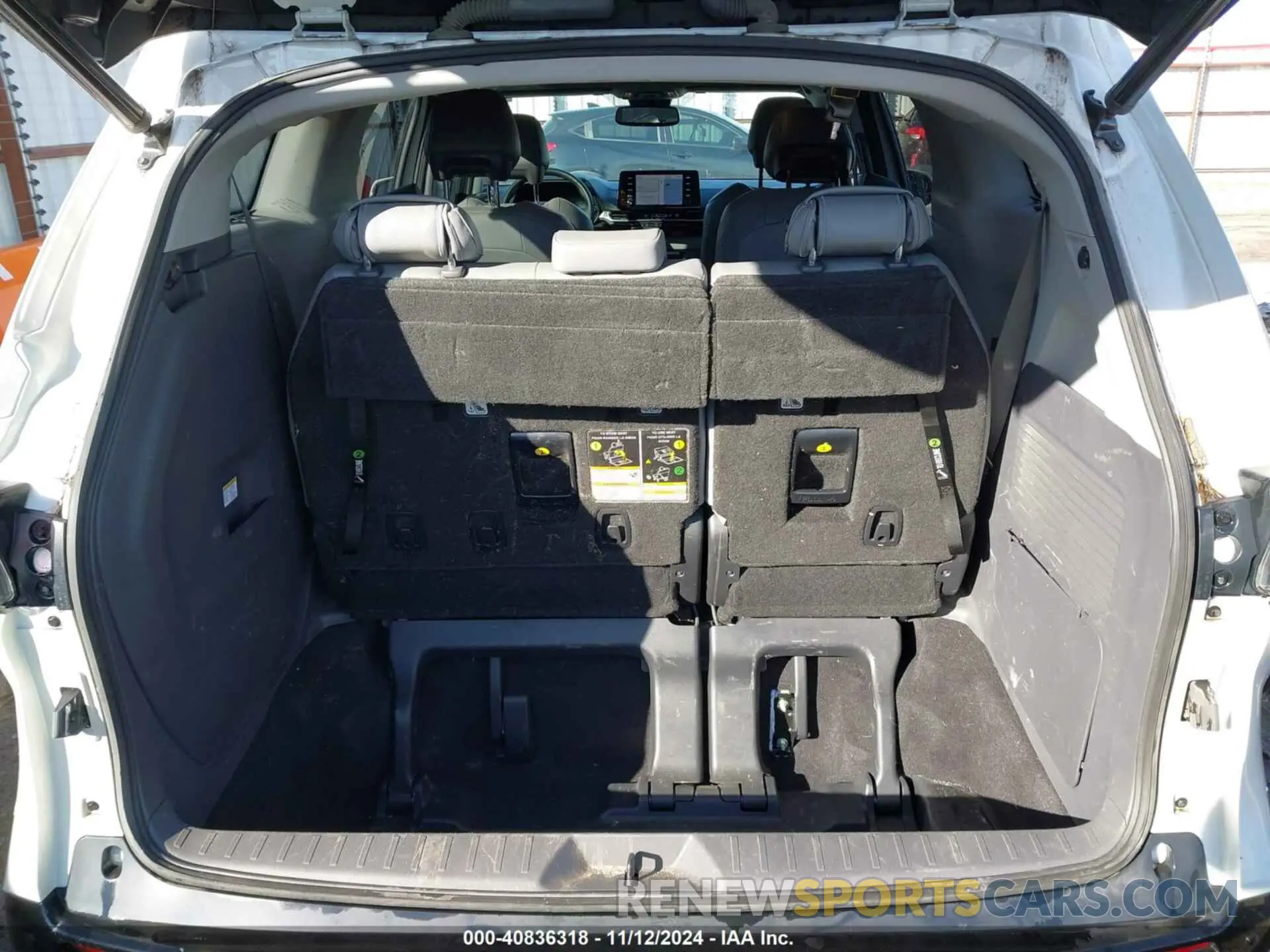 8 Photograph of a damaged car 5TDZRKEC7MS038159 TOYOTA SIENNA 2021