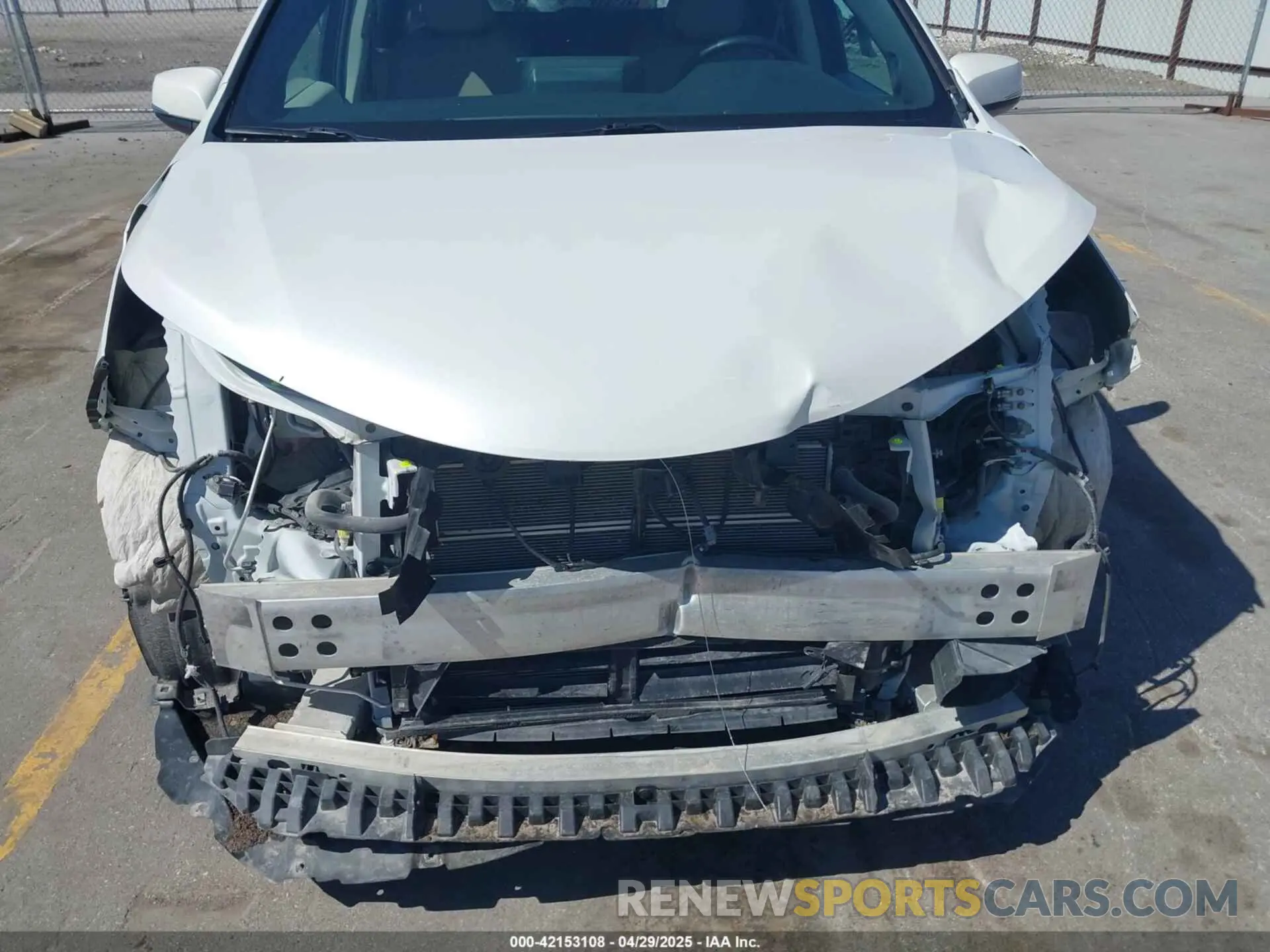 12 Photograph of a damaged car 5TDZRKEC7MS051459 TOYOTA SIENNA 2021