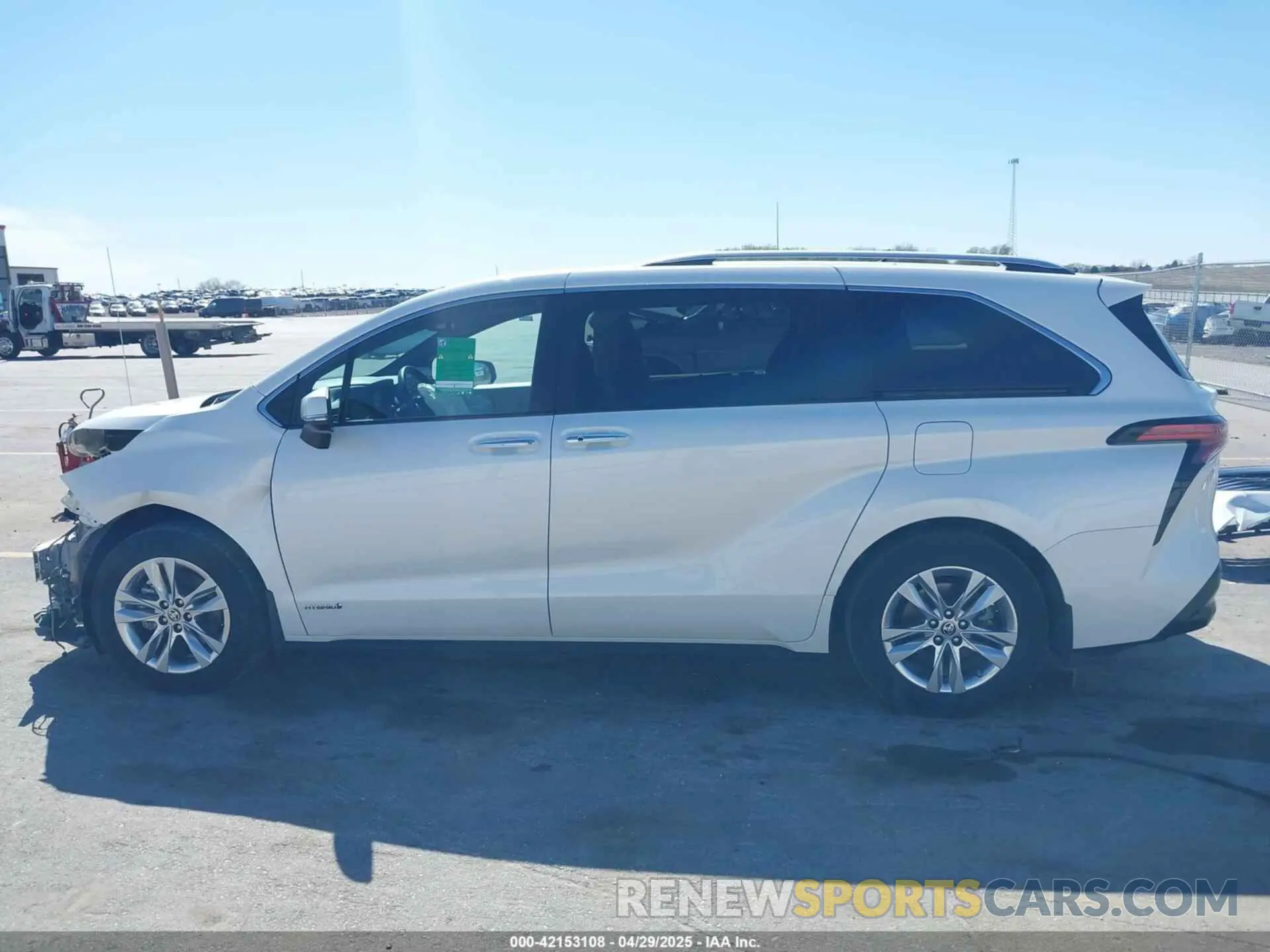 14 Photograph of a damaged car 5TDZRKEC7MS051459 TOYOTA SIENNA 2021