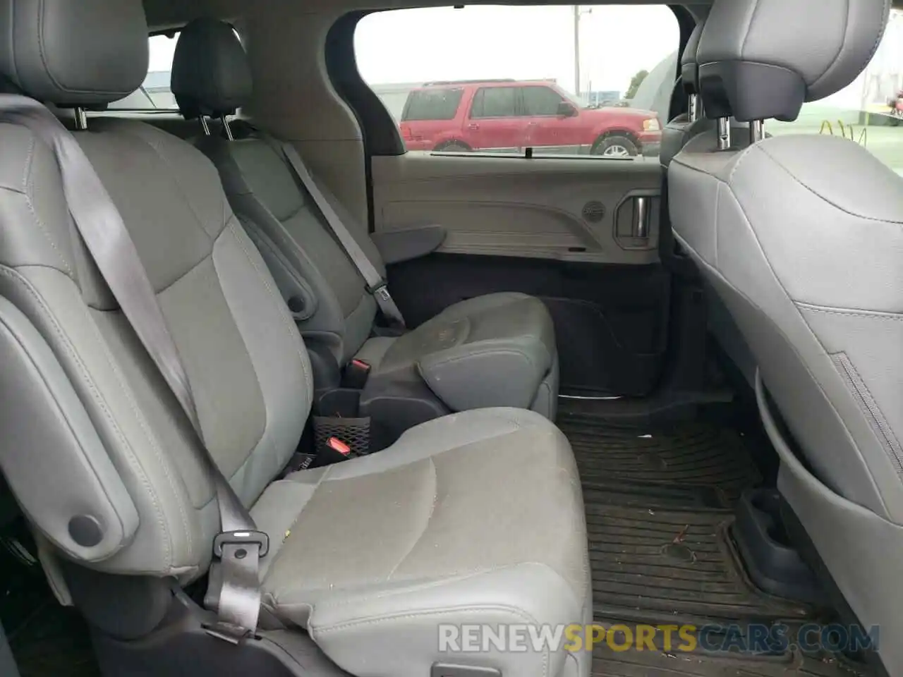 6 Photograph of a damaged car 5TDZRKEC9MS007771 TOYOTA SIENNA 2021