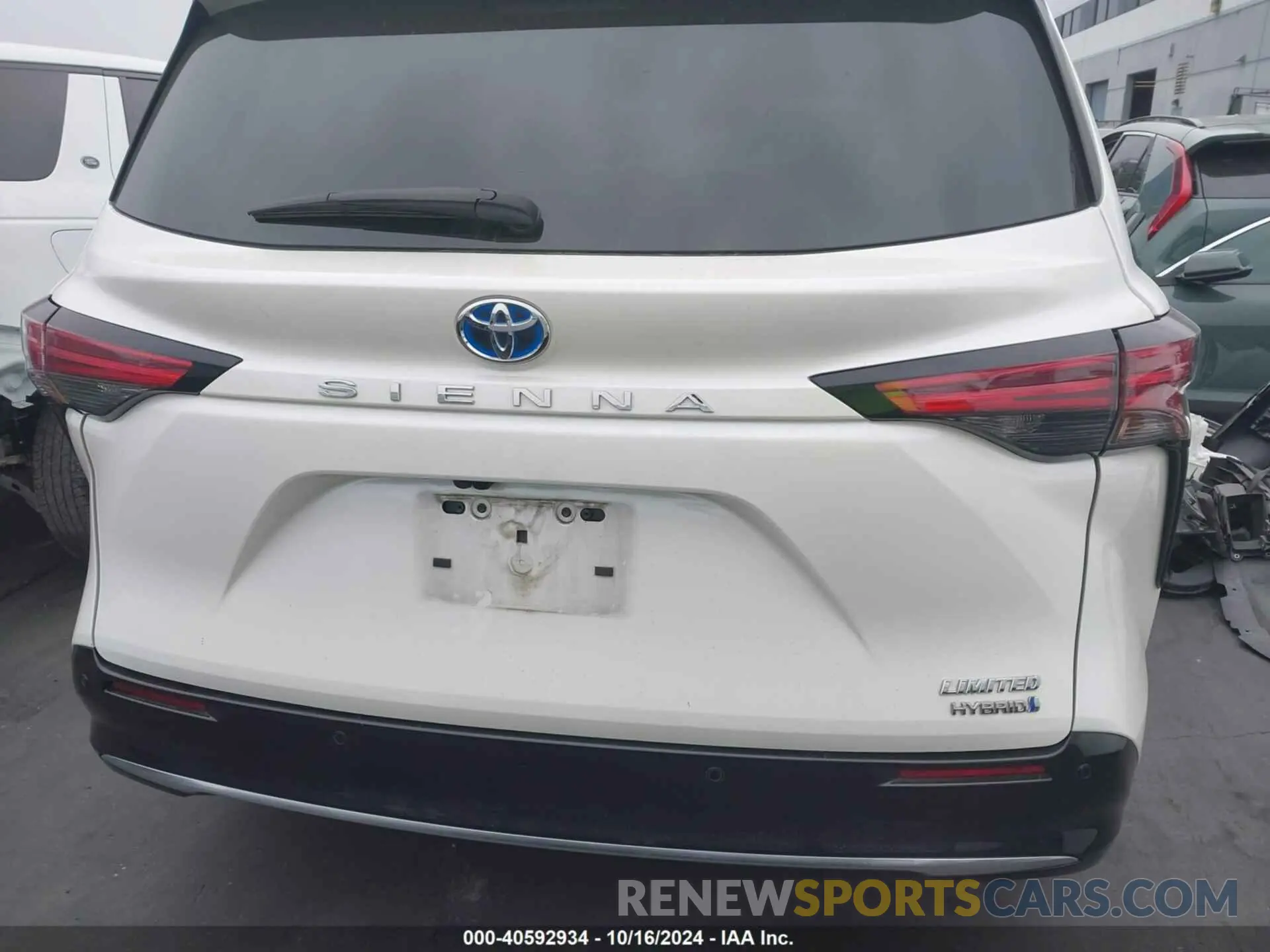 17 Photograph of a damaged car 5TDZRKEC9MS061314 TOYOTA SIENNA 2021