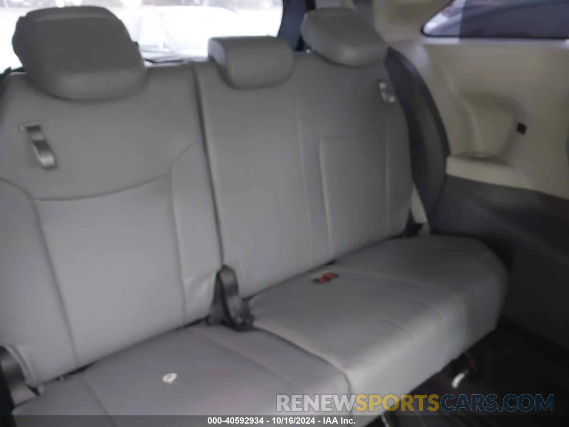 18 Photograph of a damaged car 5TDZRKEC9MS061314 TOYOTA SIENNA 2021