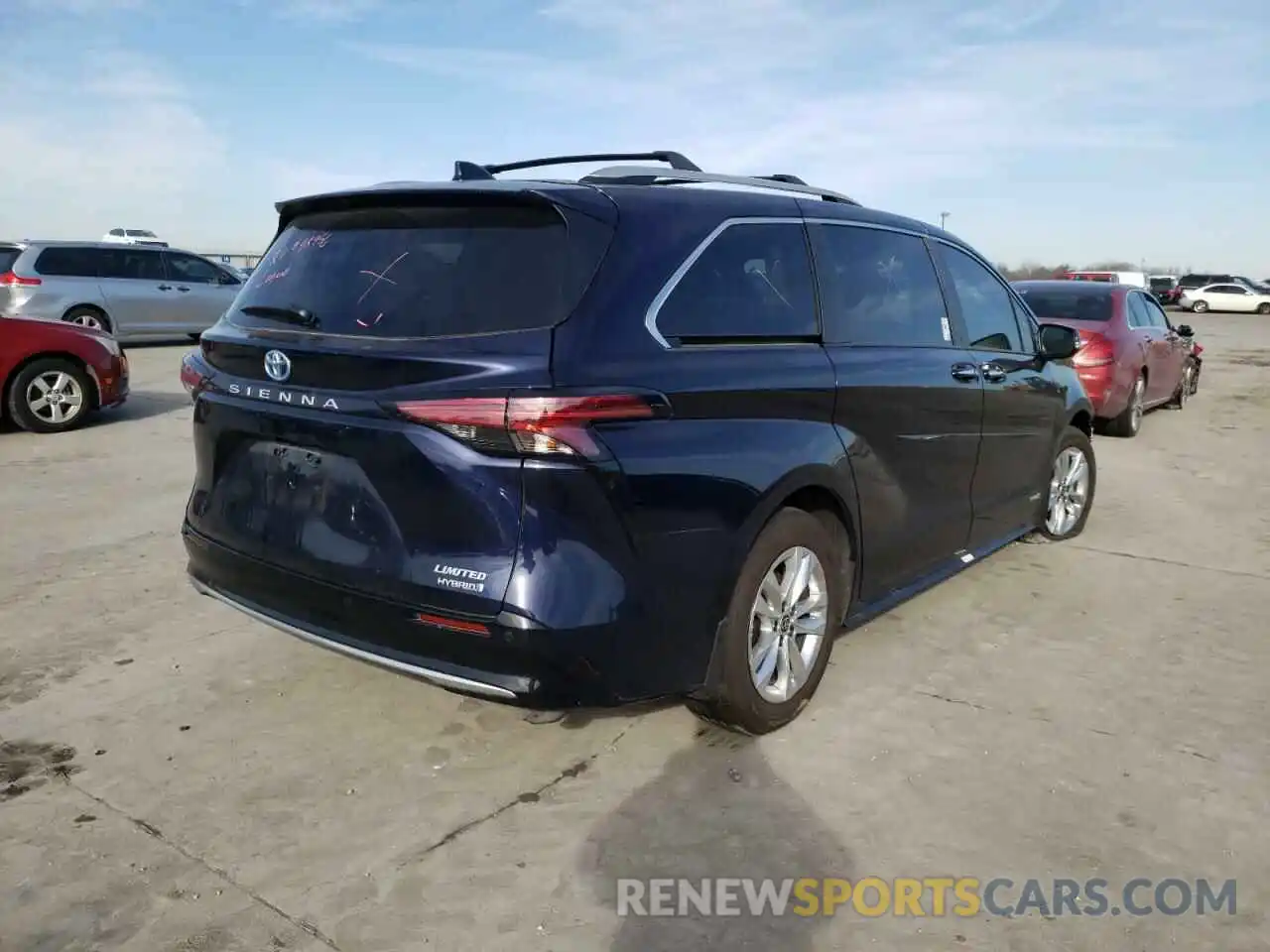 4 Photograph of a damaged car 5TDZRKEC9MS069235 TOYOTA SIENNA 2021