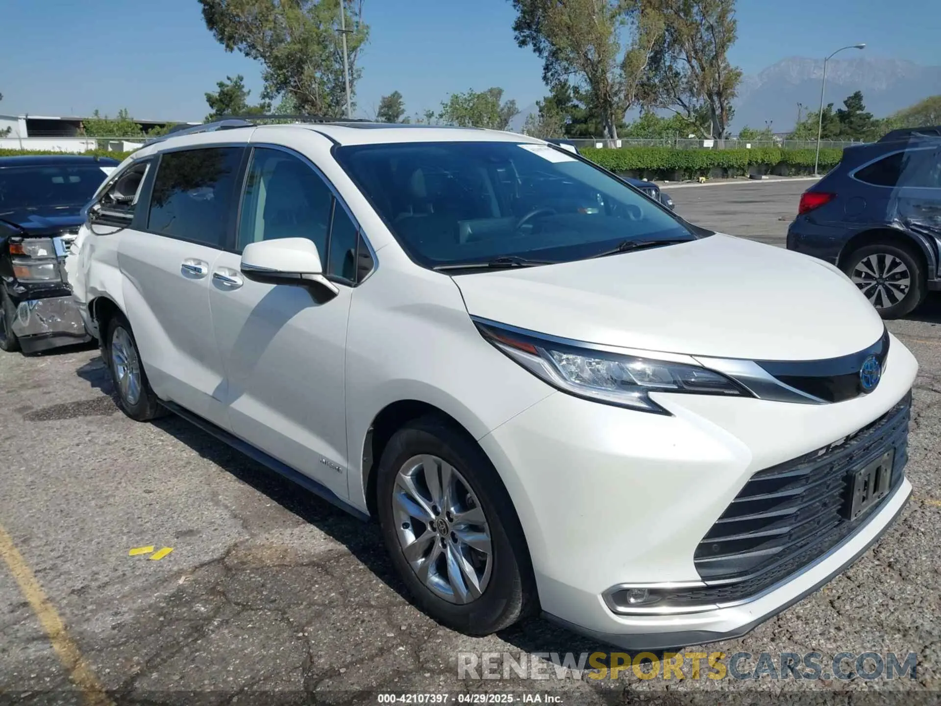 1 Photograph of a damaged car 5TDZSKFC1MS025314 TOYOTA SIENNA 2021
