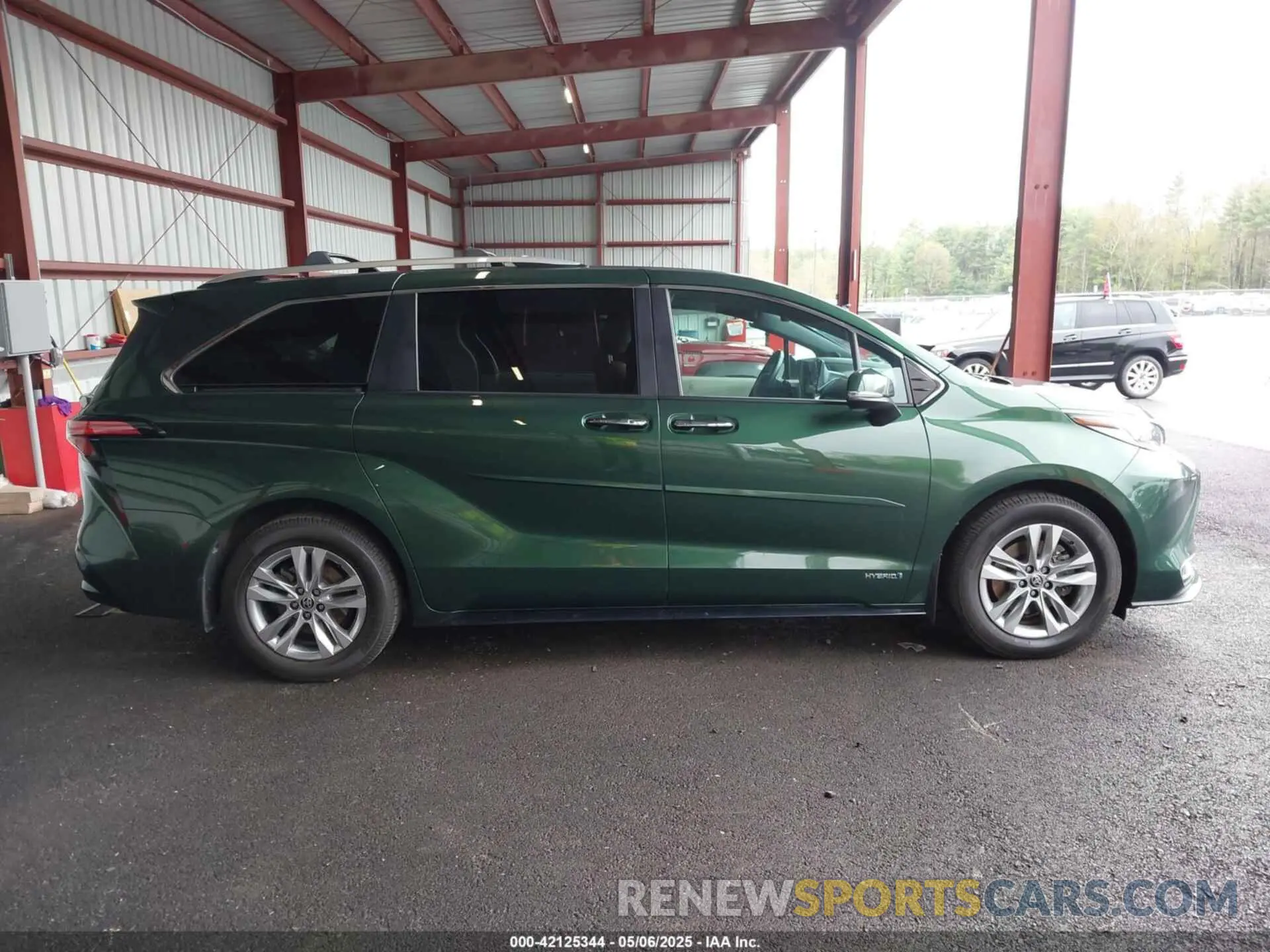 13 Photograph of a damaged car 5TDZSKFC8MS007554 TOYOTA SIENNA 2021