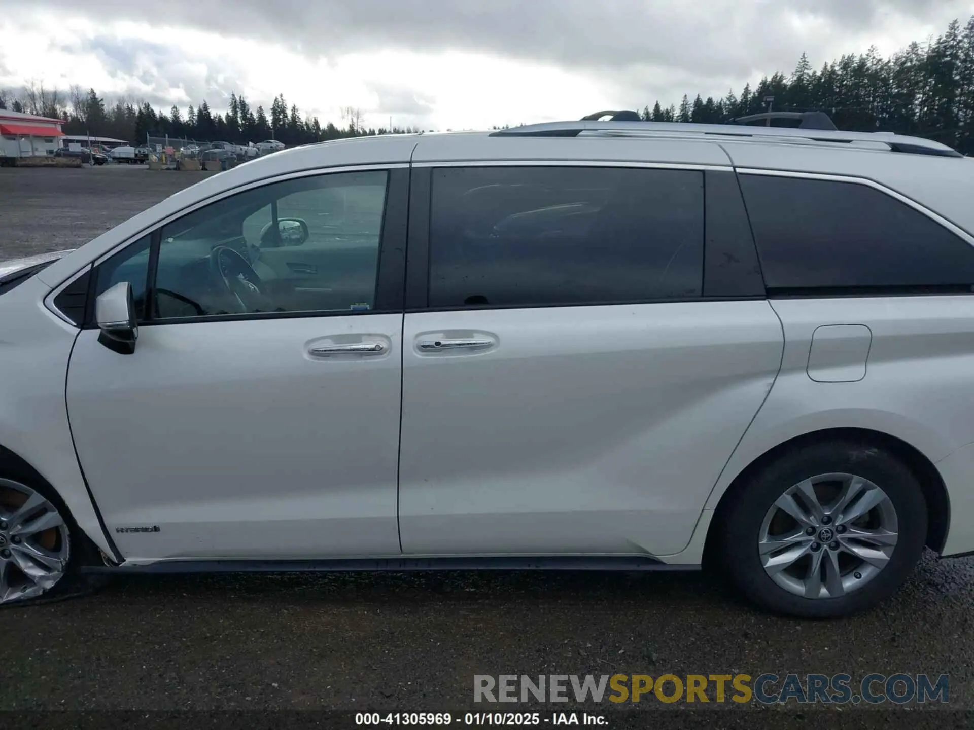 14 Photograph of a damaged car 5TDZSKFC8MS033054 TOYOTA SIENNA 2021