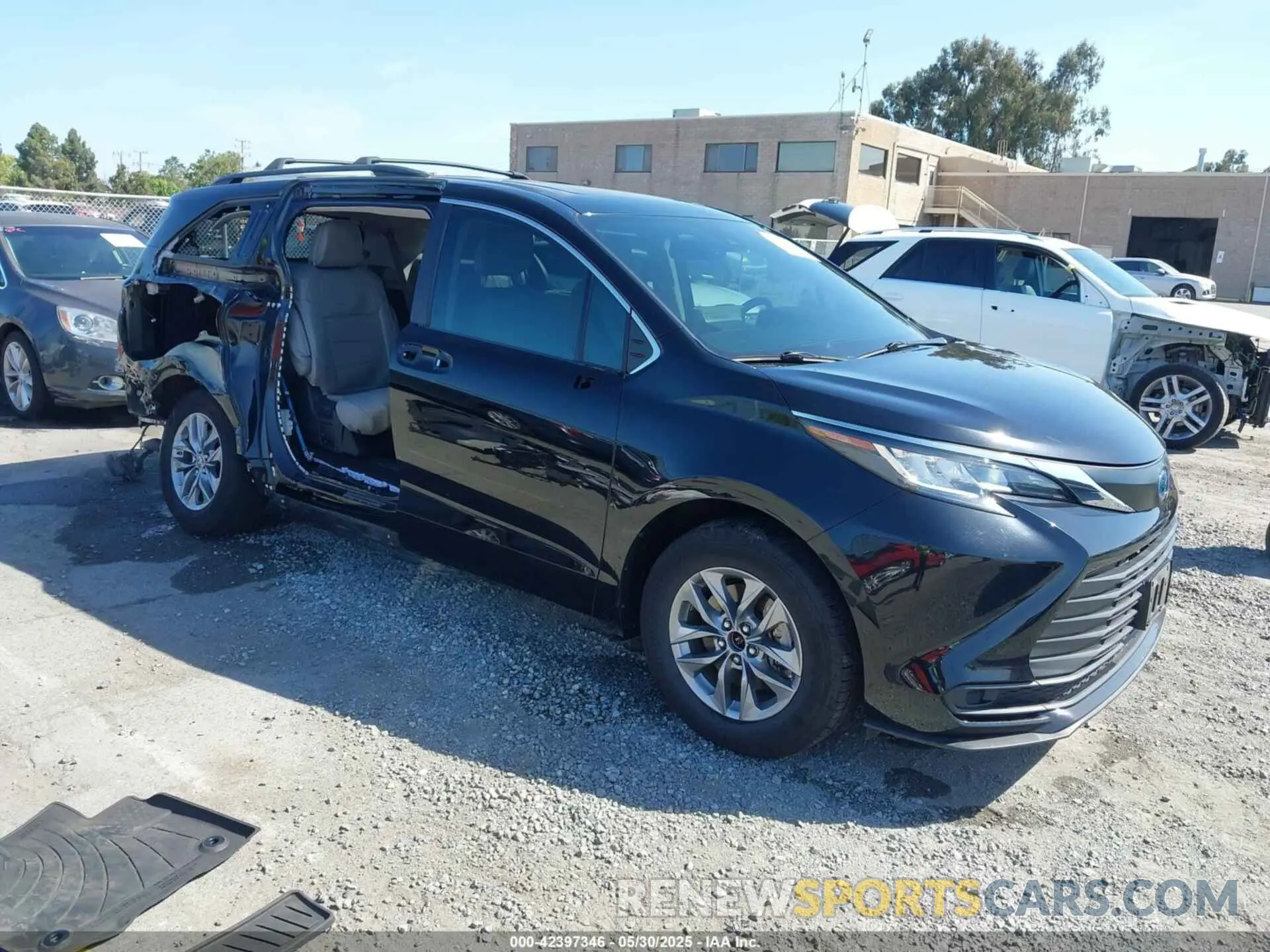 1 Photograph of a damaged car 5TDBRKEC0NS102741 TOYOTA SIENNA 2022