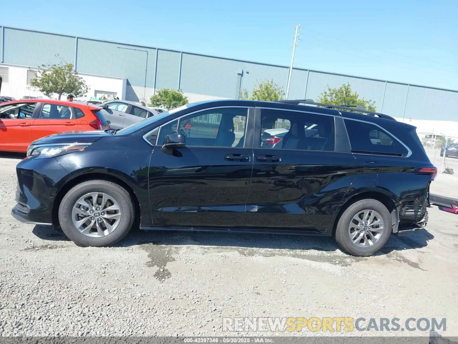 15 Photograph of a damaged car 5TDBRKEC0NS102741 TOYOTA SIENNA 2022
