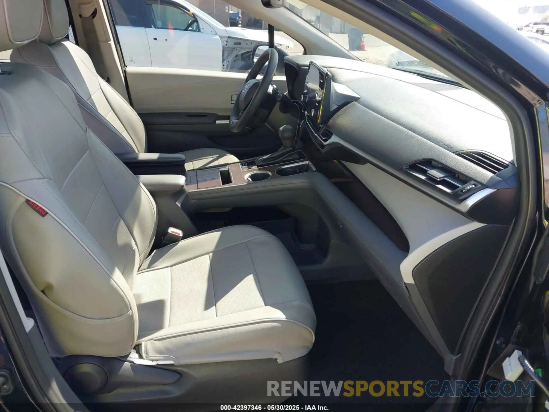 5 Photograph of a damaged car 5TDBRKEC0NS102741 TOYOTA SIENNA 2022