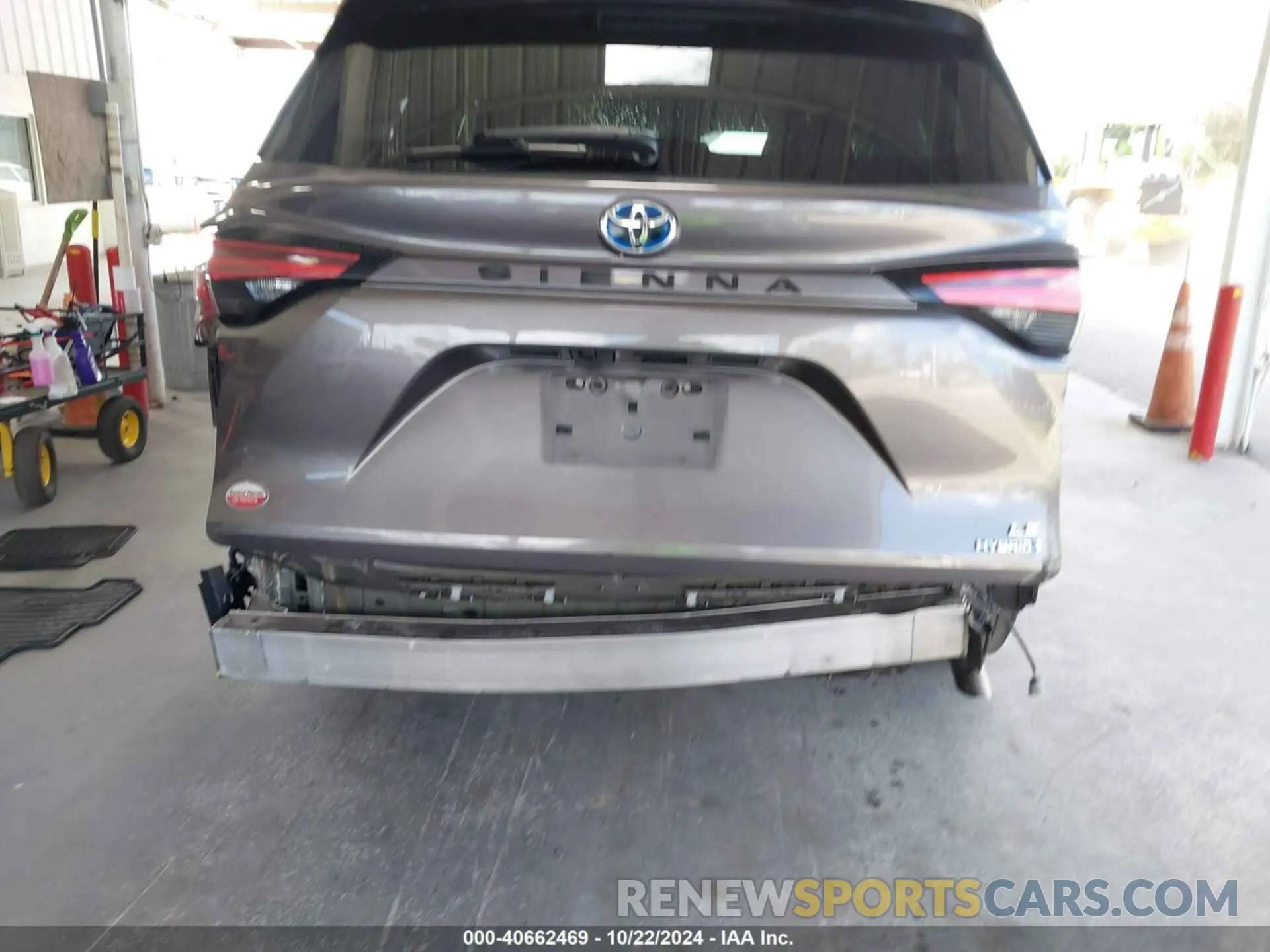 17 Photograph of a damaged car 5TDBRKEC1NS087814 TOYOTA SIENNA 2022