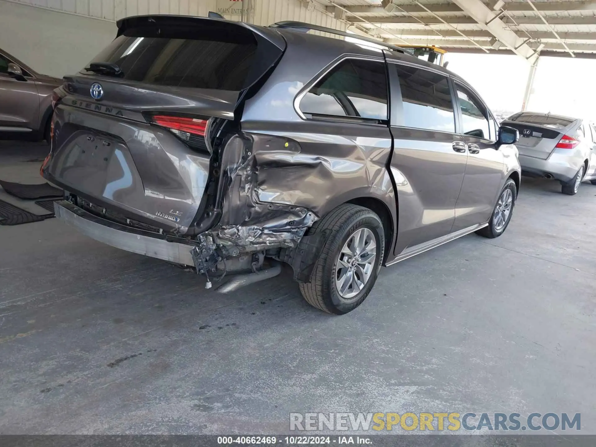 4 Photograph of a damaged car 5TDBRKEC1NS087814 TOYOTA SIENNA 2022