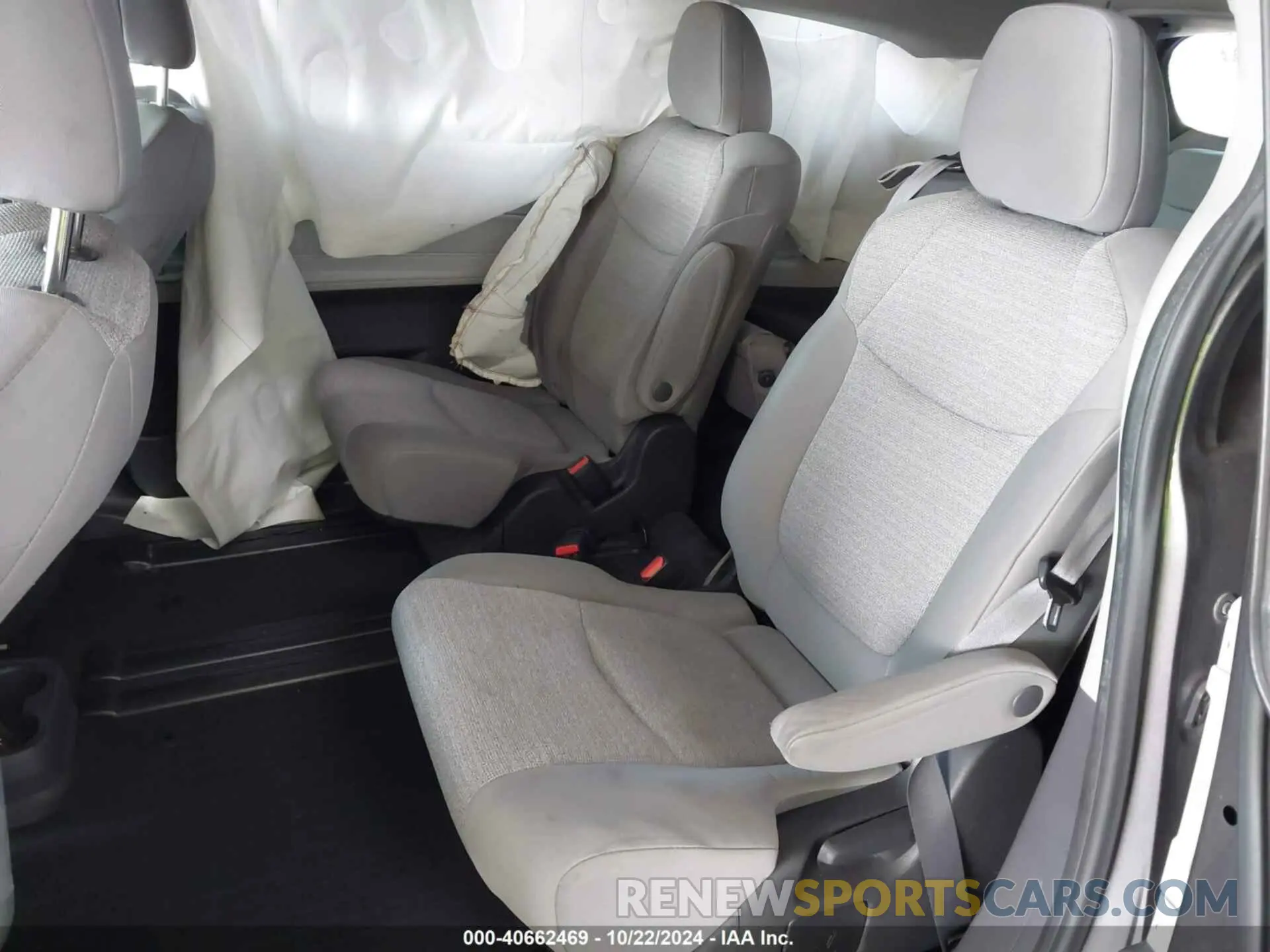 8 Photograph of a damaged car 5TDBRKEC1NS087814 TOYOTA SIENNA 2022