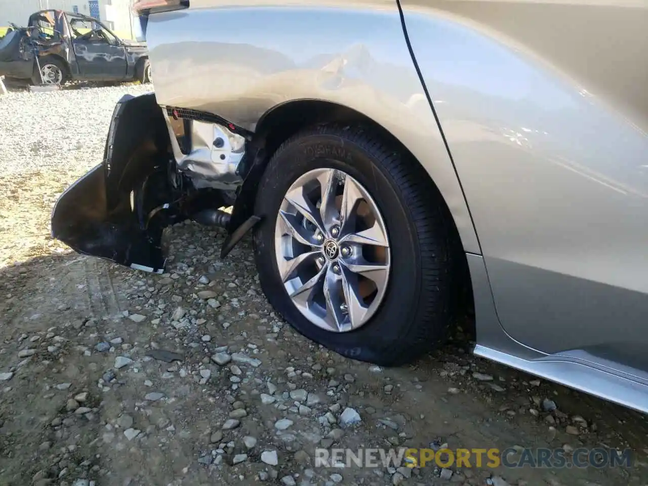 9 Photograph of a damaged car 5TDBRKEC2NS125146 TOYOTA SIENNA 2022