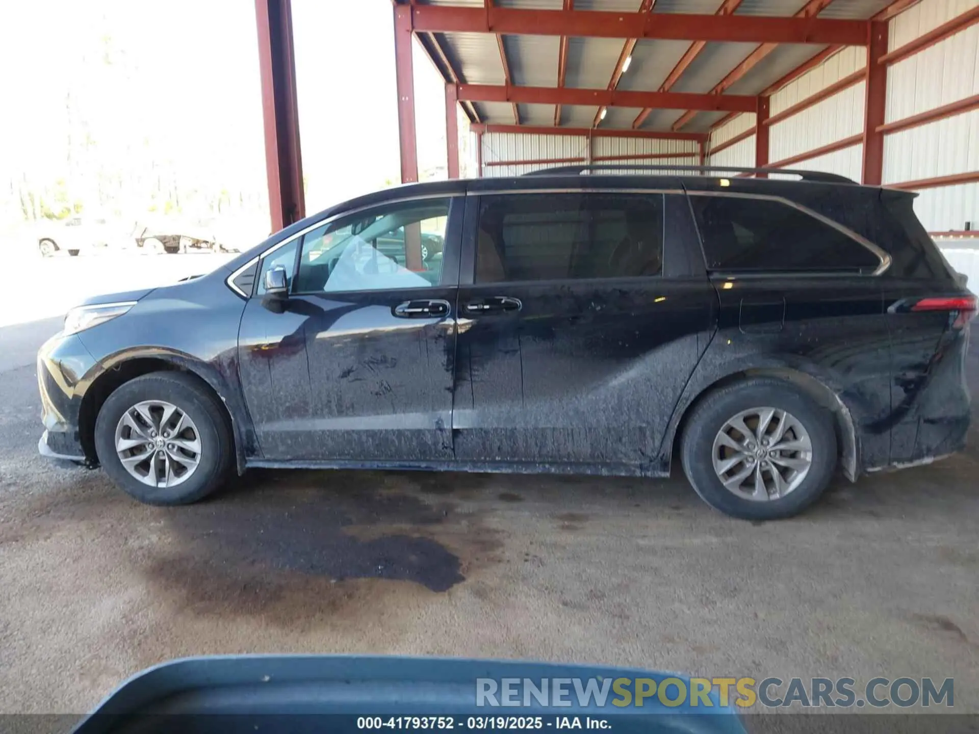 14 Photograph of a damaged car 5TDBRKEC6NS086528 TOYOTA SIENNA 2022