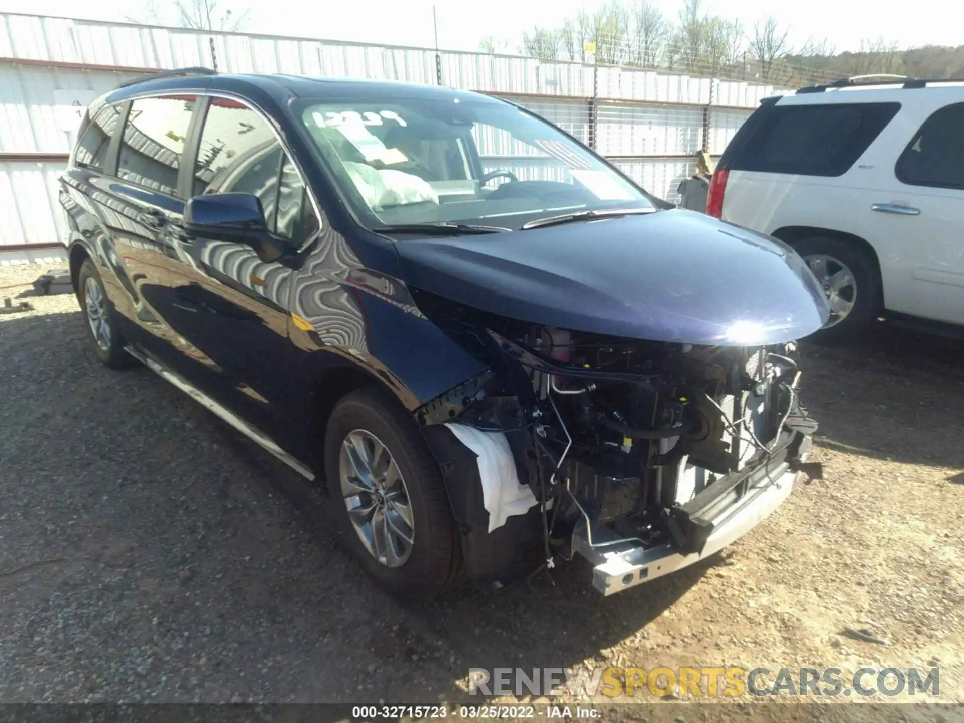 1 Photograph of a damaged car 5TDBRKEC8NS083842 TOYOTA SIENNA 2022