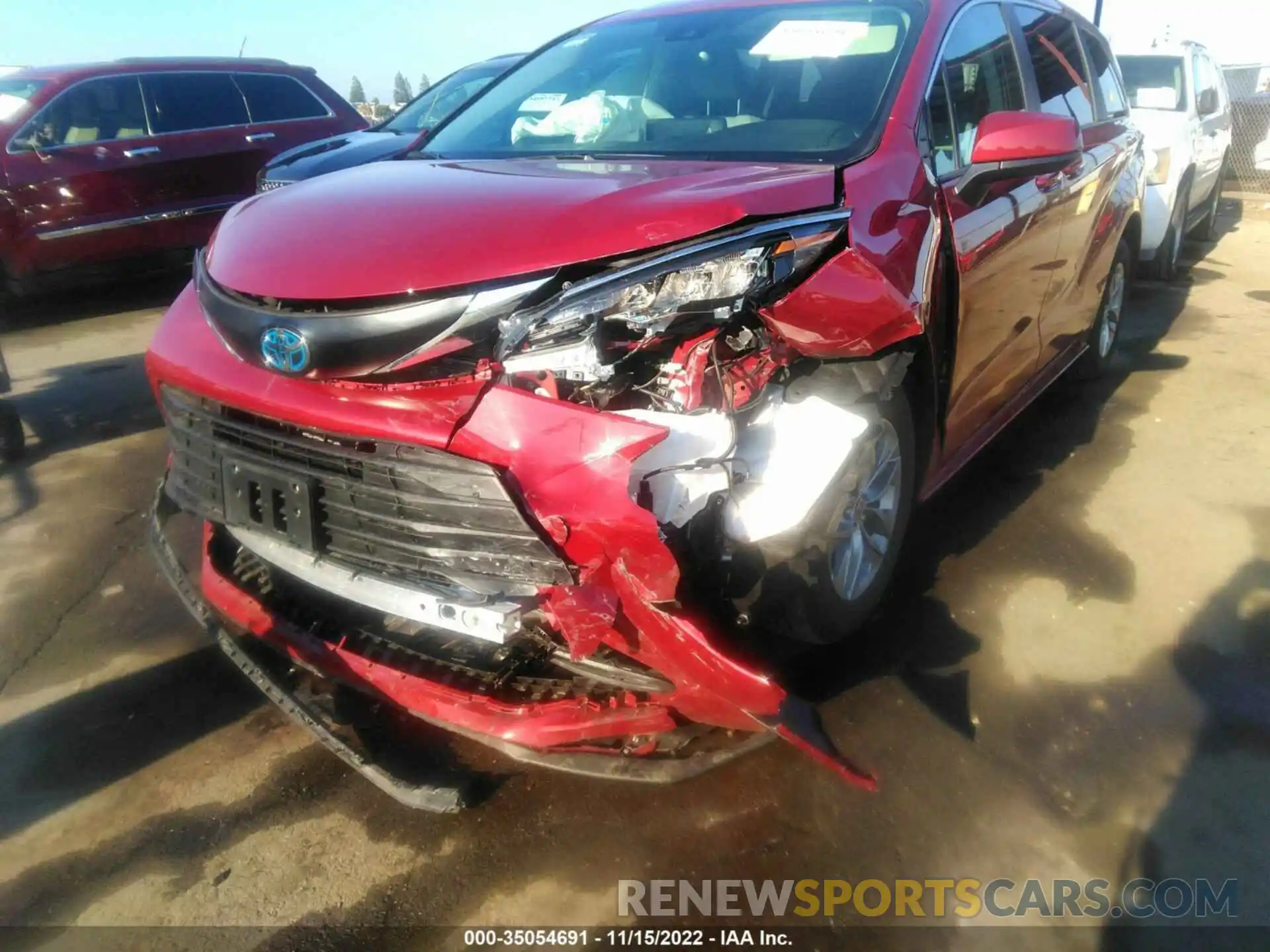 6 Photograph of a damaged car 5TDBRKEC8NS126978 TOYOTA SIENNA 2022