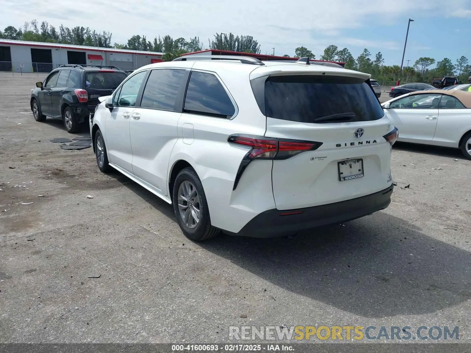 3 Photograph of a damaged car 5TDBRKECXNS099704 TOYOTA SIENNA 2022