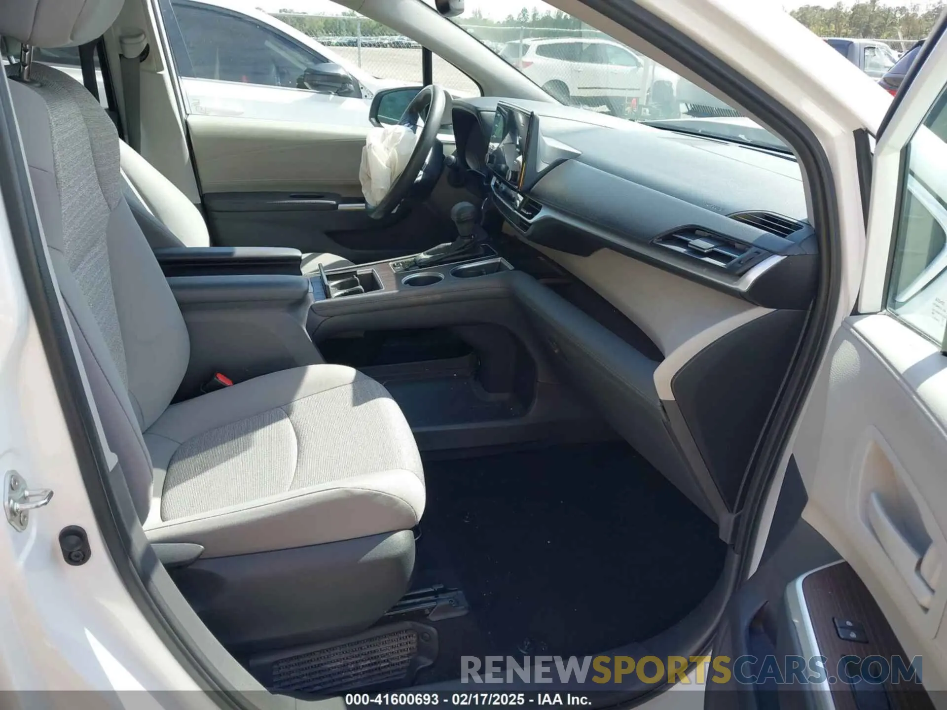 5 Photograph of a damaged car 5TDBRKECXNS099704 TOYOTA SIENNA 2022