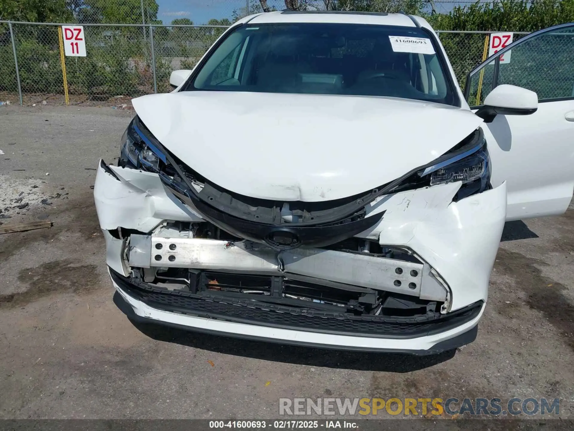 6 Photograph of a damaged car 5TDBRKECXNS099704 TOYOTA SIENNA 2022