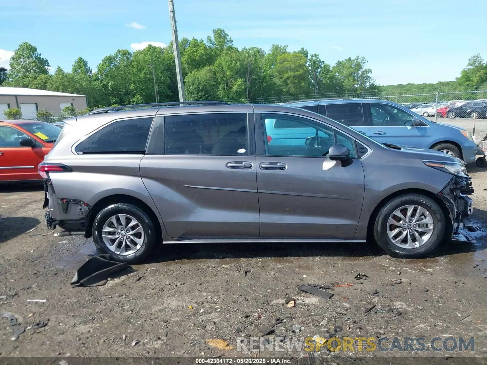 14 Photograph of a damaged car 5TDBSKFC1NS049616 TOYOTA SIENNA 2022