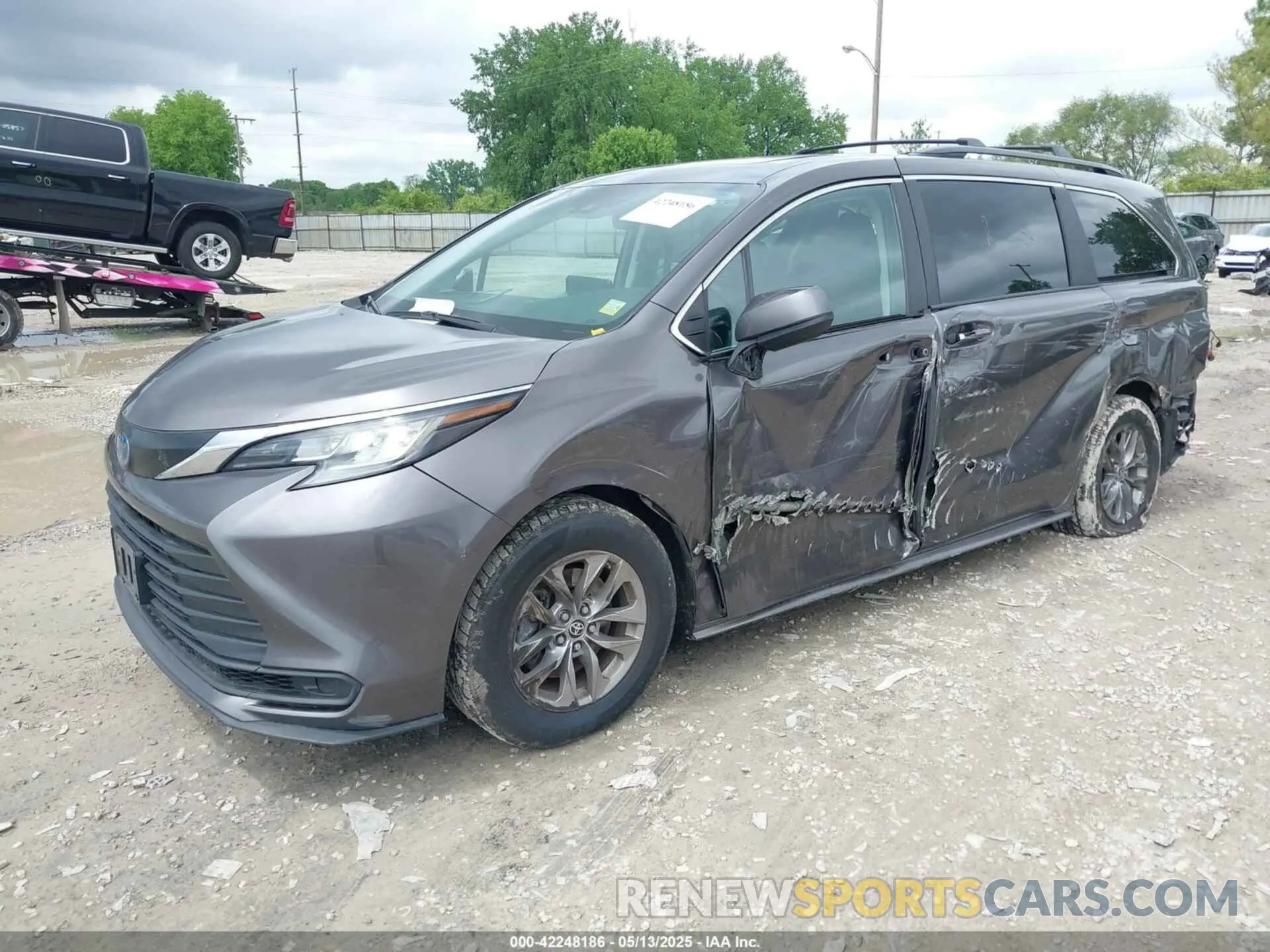 2 Photograph of a damaged car 5TDBSKFC8NS062850 TOYOTA SIENNA 2022