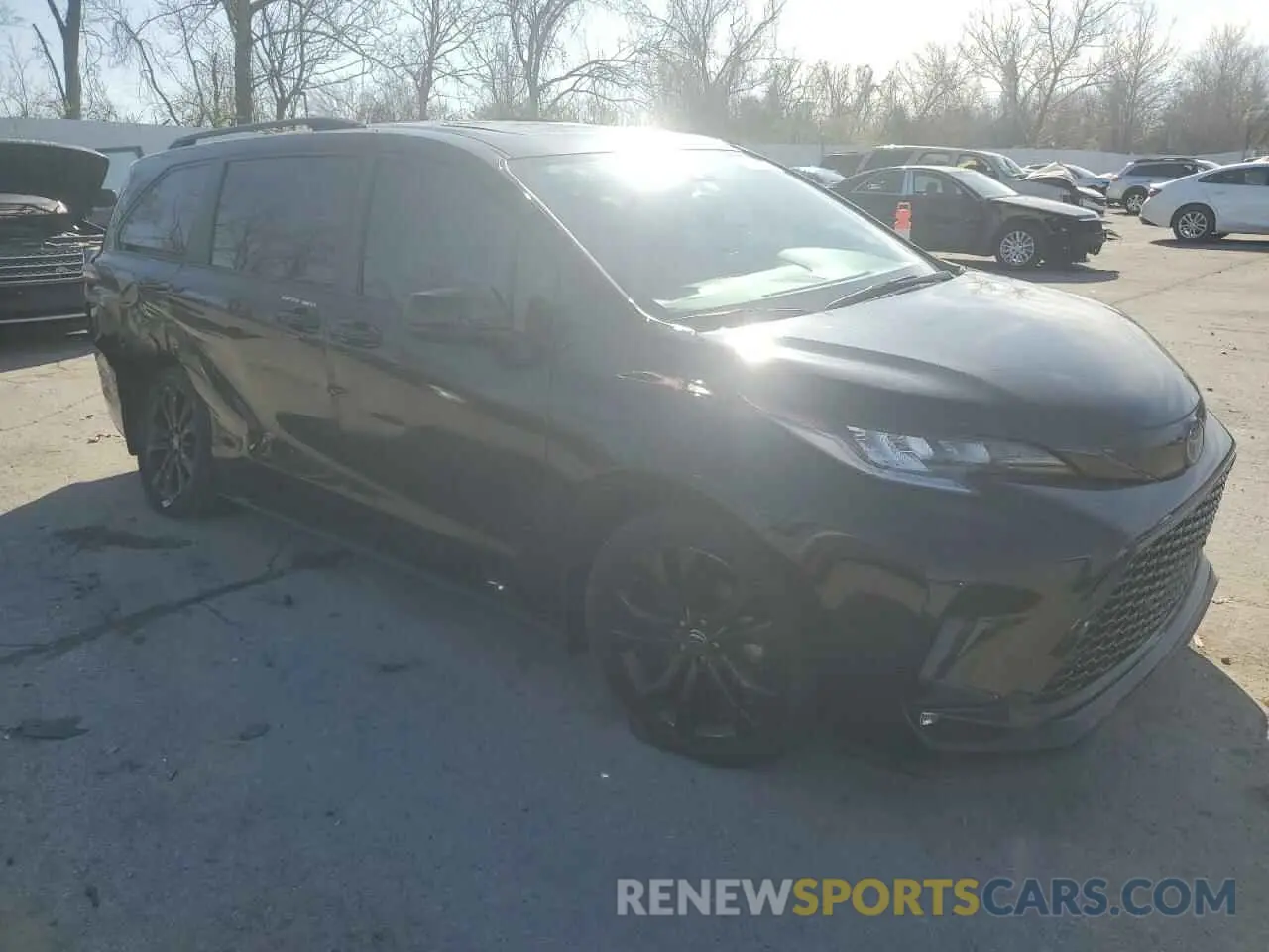 4 Photograph of a damaged car 5TDDRKEC0NS112761 TOYOTA SIENNA 2022