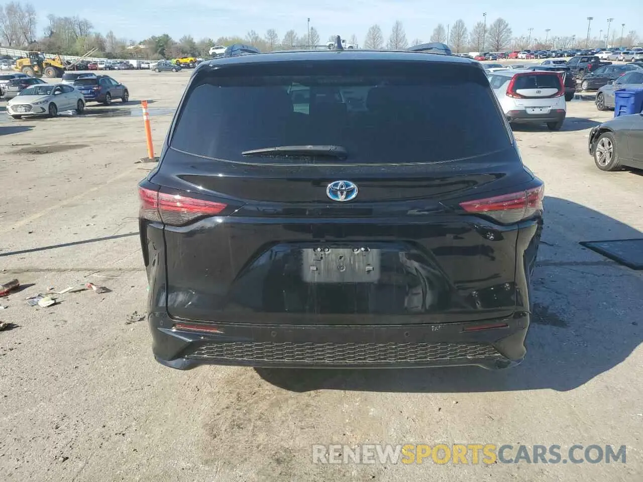 6 Photograph of a damaged car 5TDDRKEC0NS112761 TOYOTA SIENNA 2022