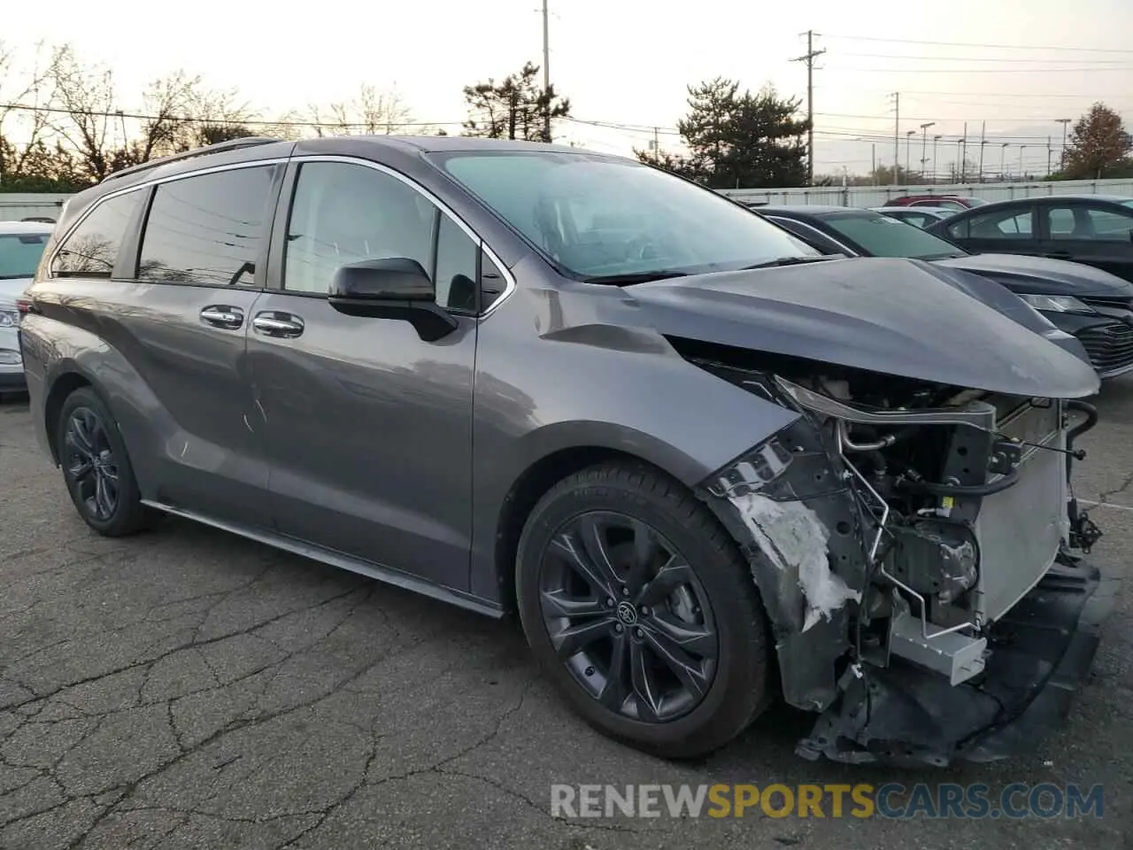 4 Photograph of a damaged car 5TDDRKEC1NS078748 TOYOTA SIENNA 2022