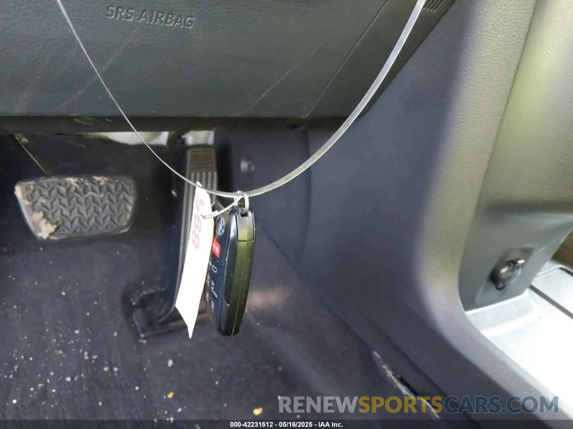 11 Photograph of a damaged car 5TDDRKEC8NS079069 TOYOTA SIENNA 2022