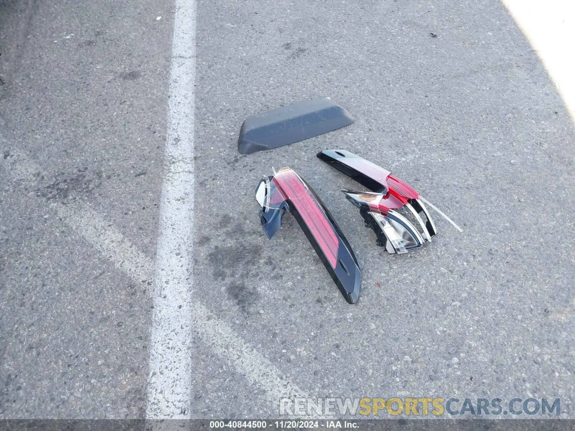 12 Photograph of a damaged car 5TDDRKEC8NS100020 TOYOTA SIENNA 2022
