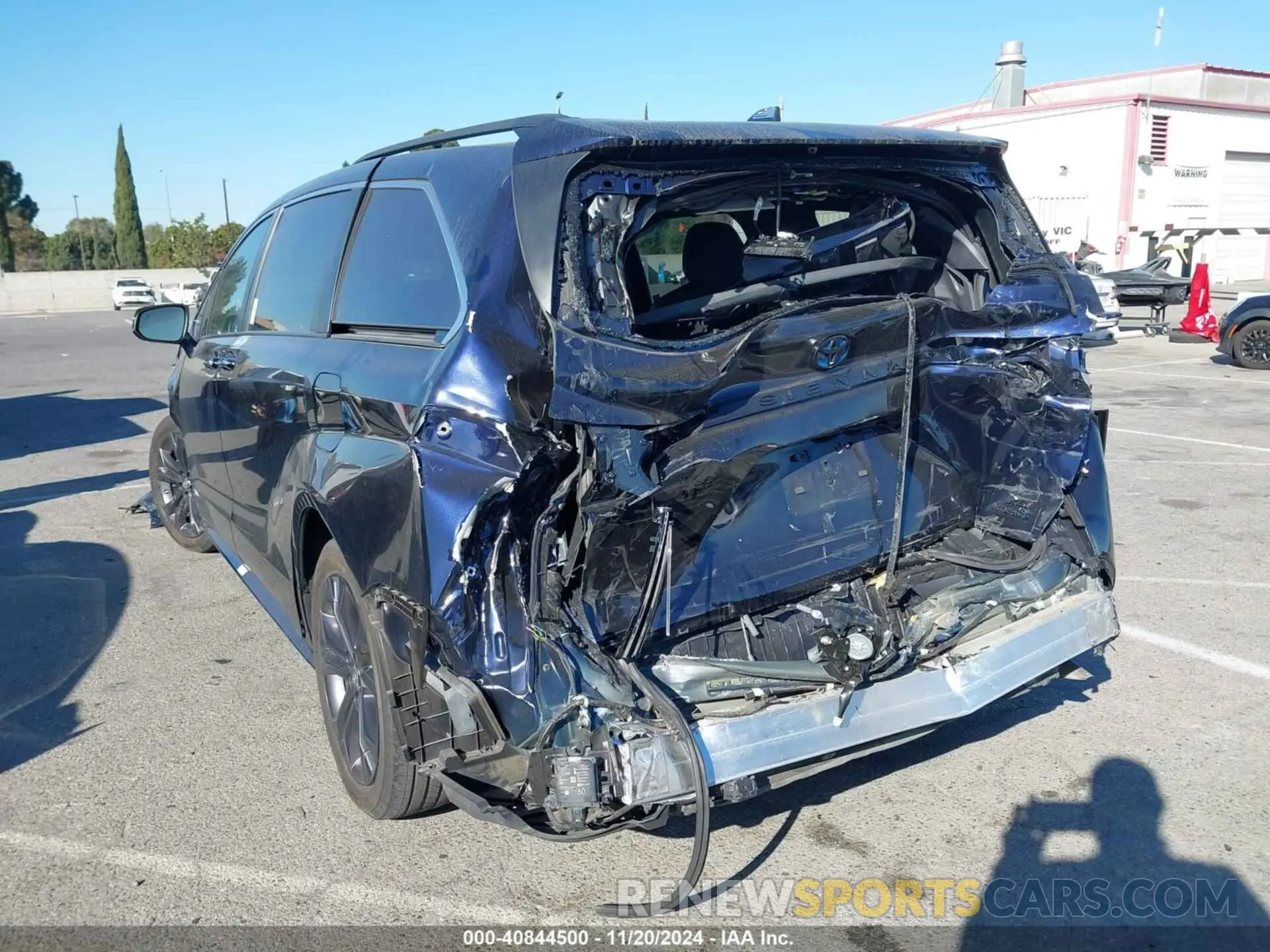 3 Photograph of a damaged car 5TDDRKEC8NS100020 TOYOTA SIENNA 2022