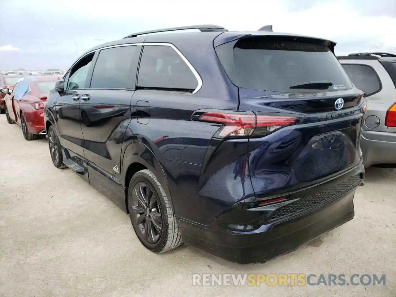 3 Photograph of a damaged car 5TDDRKEC9NS104576 TOYOTA SIENNA 2022