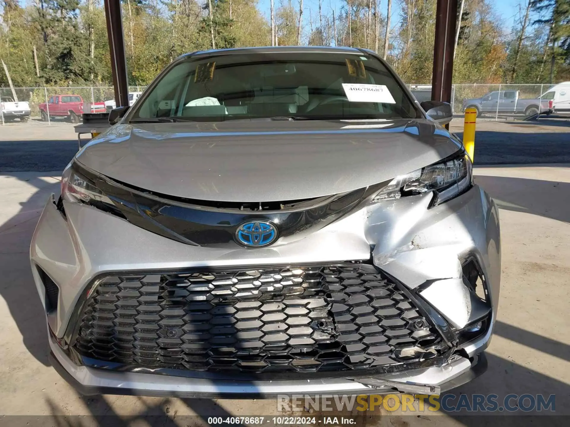 12 Photograph of a damaged car 5TDDRKECXNS098867 TOYOTA SIENNA 2022