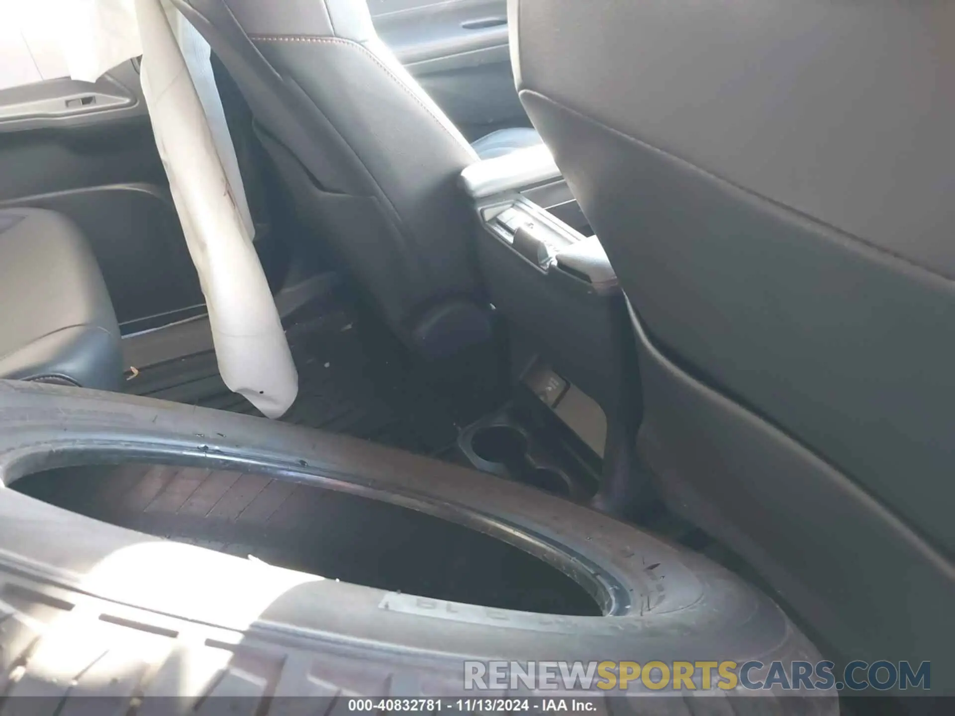 8 Photograph of a damaged car 5TDDSKFC3NS064174 TOYOTA SIENNA 2022