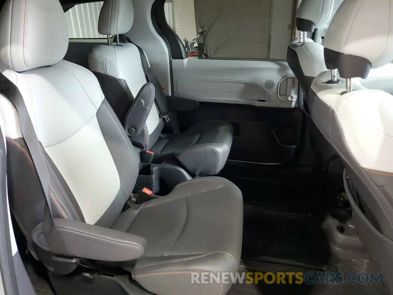 10 Photograph of a damaged car 5TDDSKFC4NS062529 TOYOTA SIENNA 2022