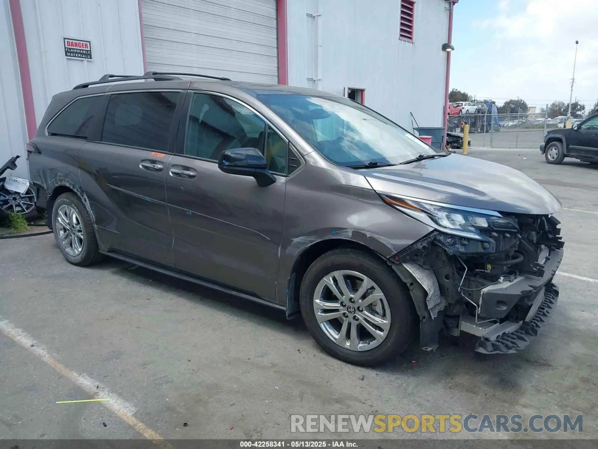 1 Photograph of a damaged car 5TDDSKFC6NS057817 TOYOTA SIENNA 2022