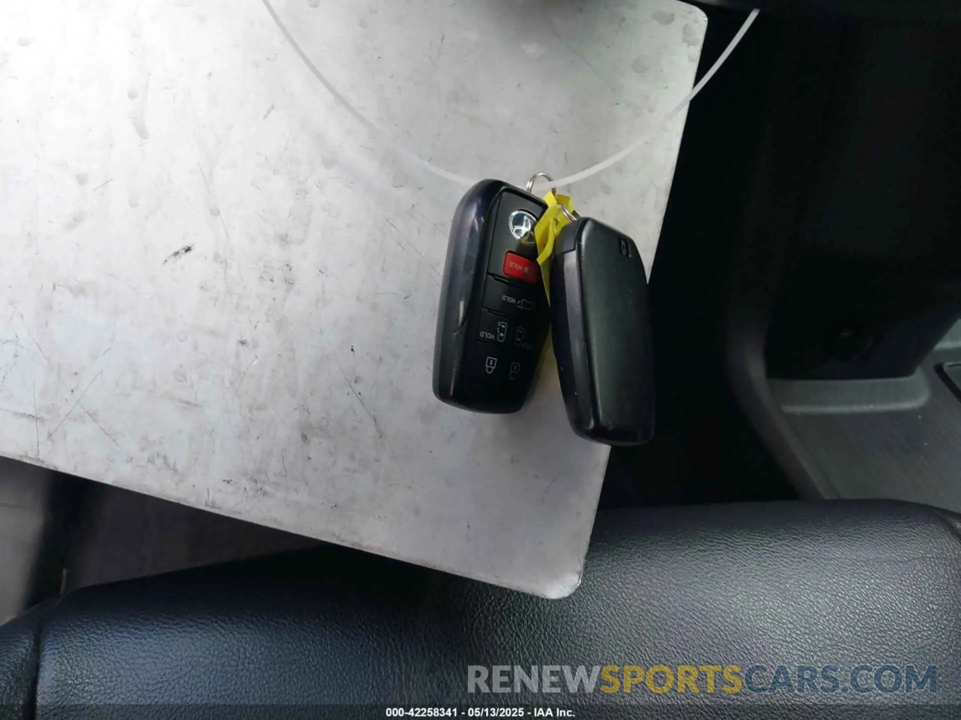 11 Photograph of a damaged car 5TDDSKFC6NS057817 TOYOTA SIENNA 2022