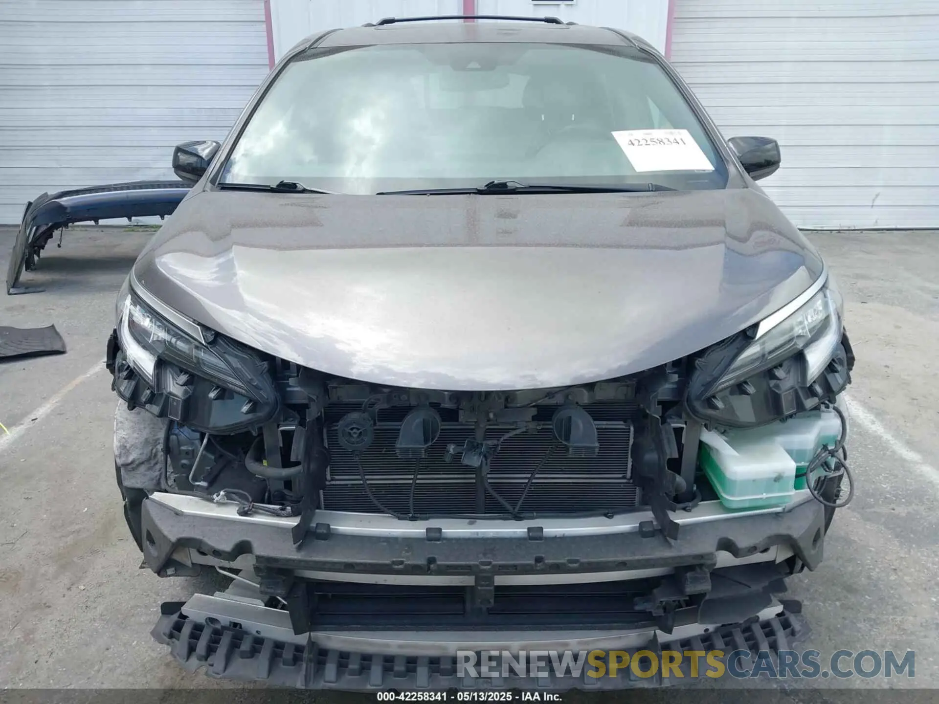 13 Photograph of a damaged car 5TDDSKFC6NS057817 TOYOTA SIENNA 2022